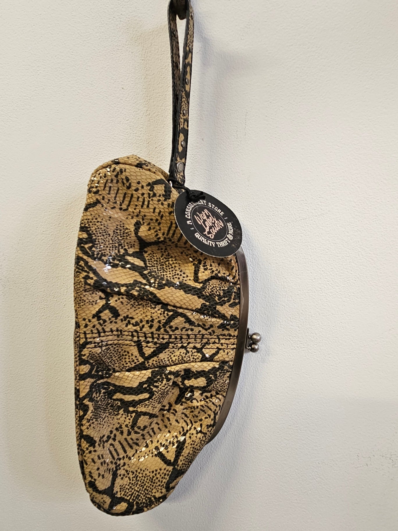 CLUTCH BEIGE SNAKE SIZE