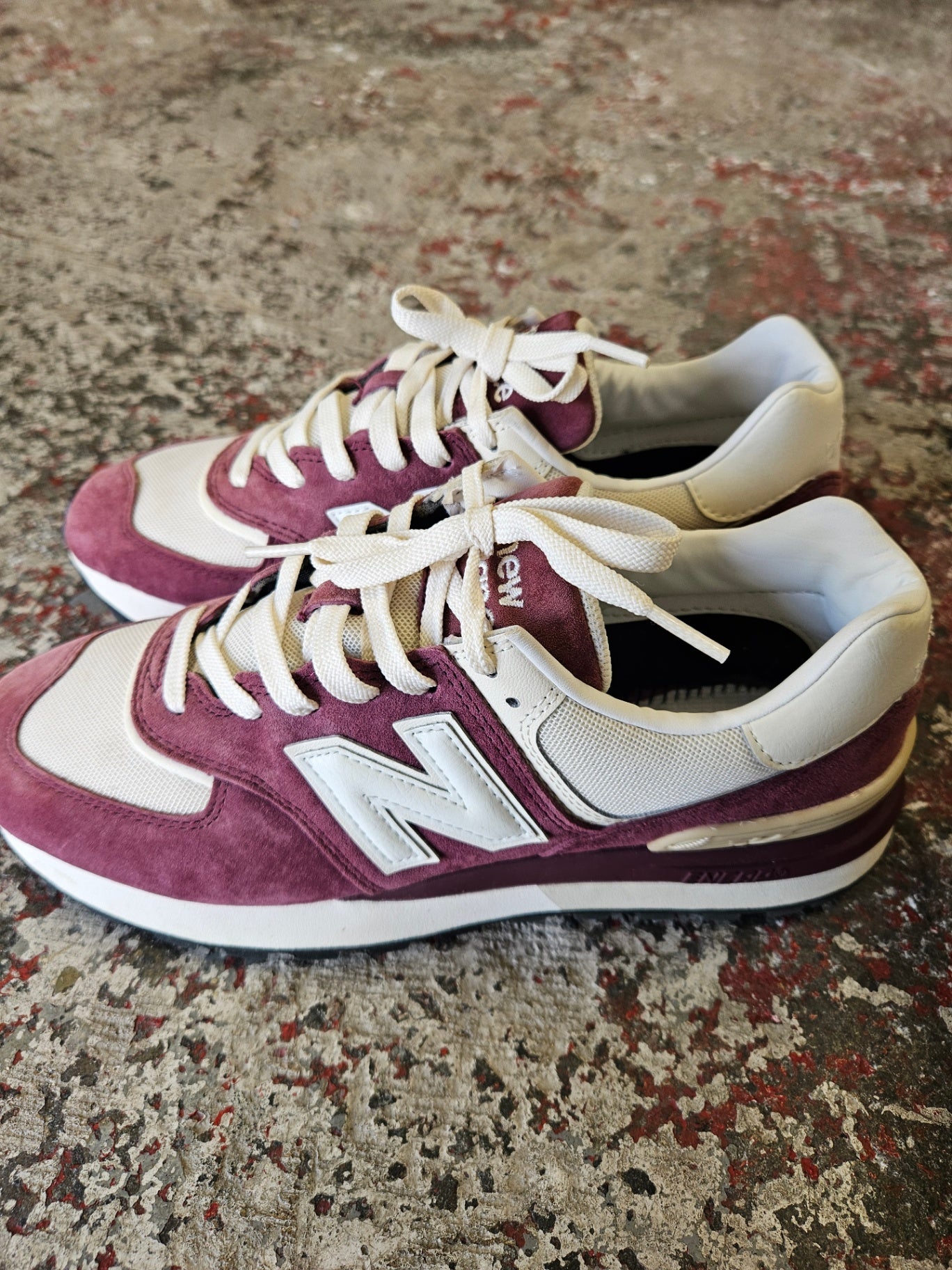 NEW BALANCE SNEAKER BURGUNDY CREAM SIZE 10US