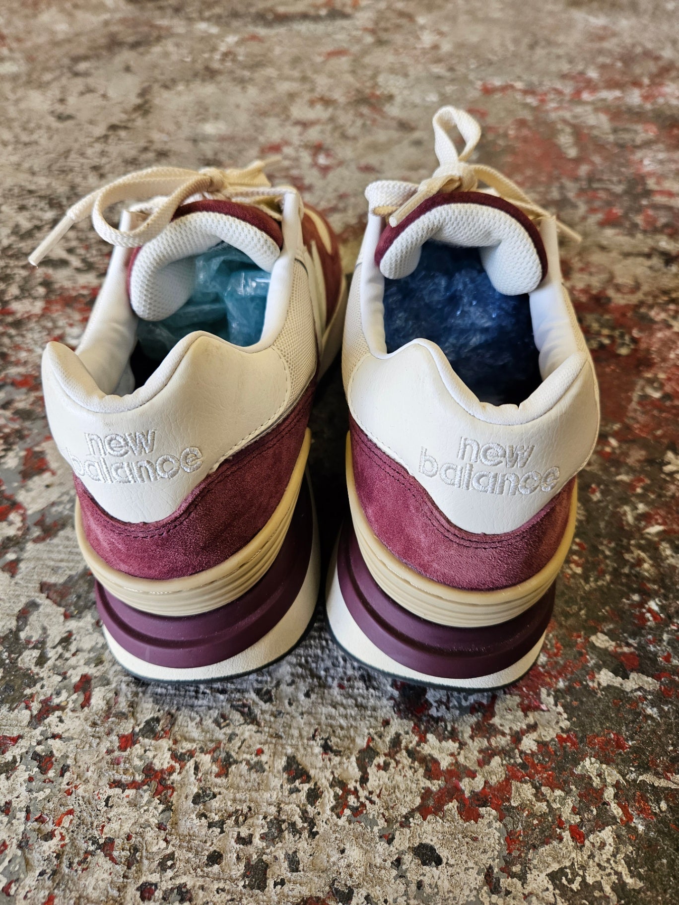 NEW BALANCE SNEAKER BURGUNDY CREAM SIZE 10US