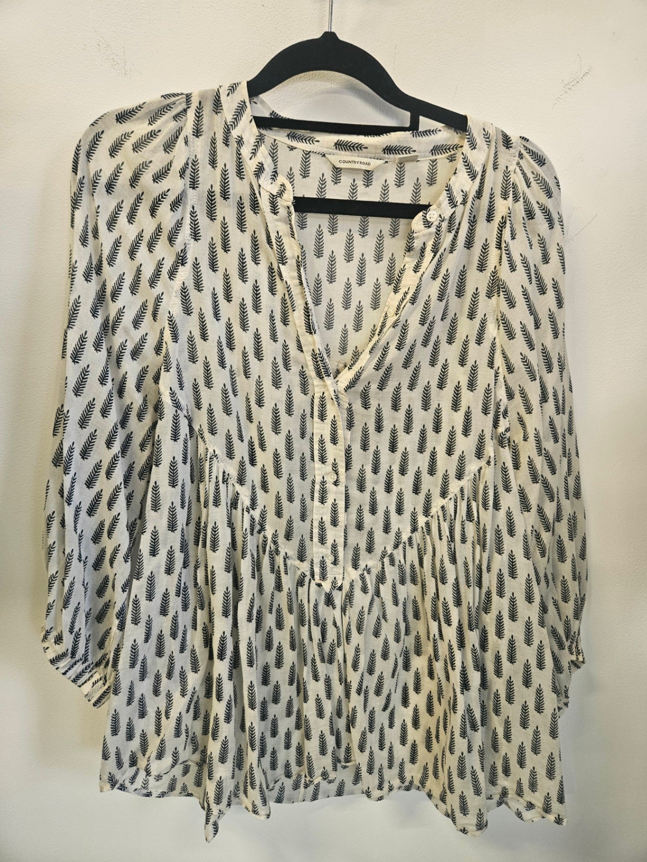 COUNTRY ROAD COTTON LONG SLEEVE TOP CREAM BLACK SIZE S