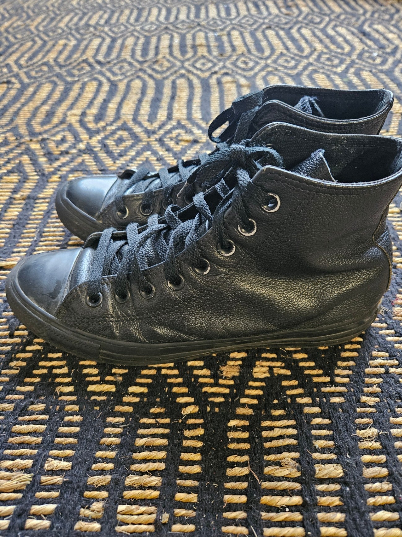 CONVERSE LEATHER HIGH TOP SNEAKERS BLACK SIZE 9US
