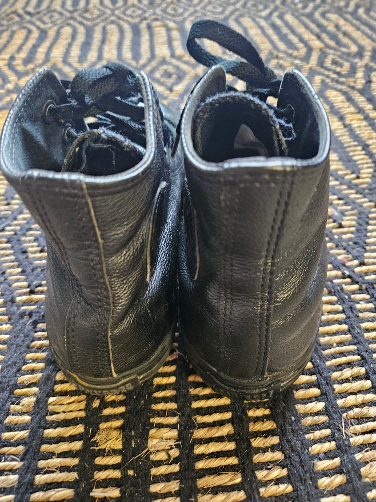 CONVERSE LEATHER HIGH TOP SNEAKERS BLACK SIZE 9US