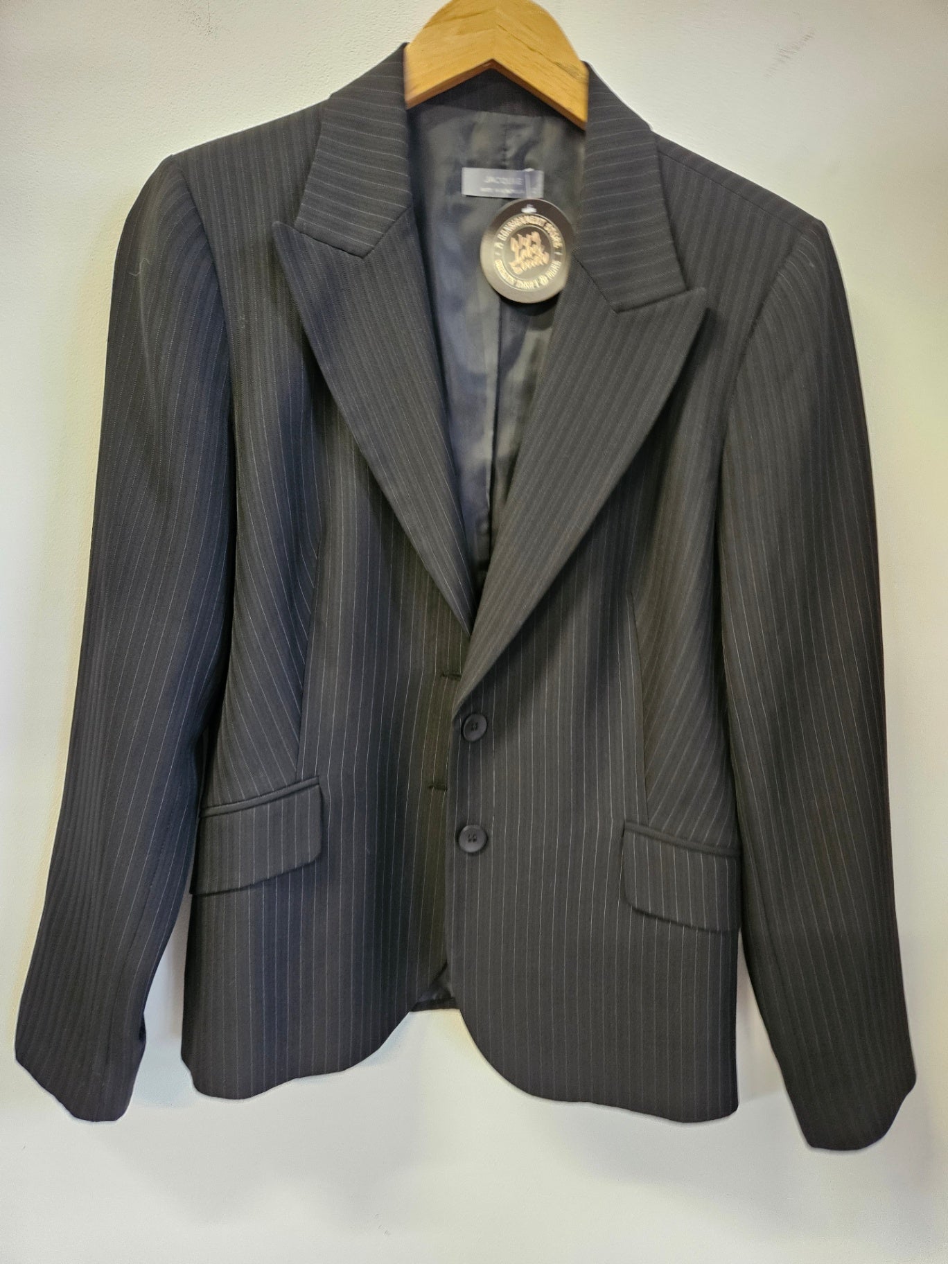 JACQUI E BLAZER BLACK PINSTRIPE SIZE 12