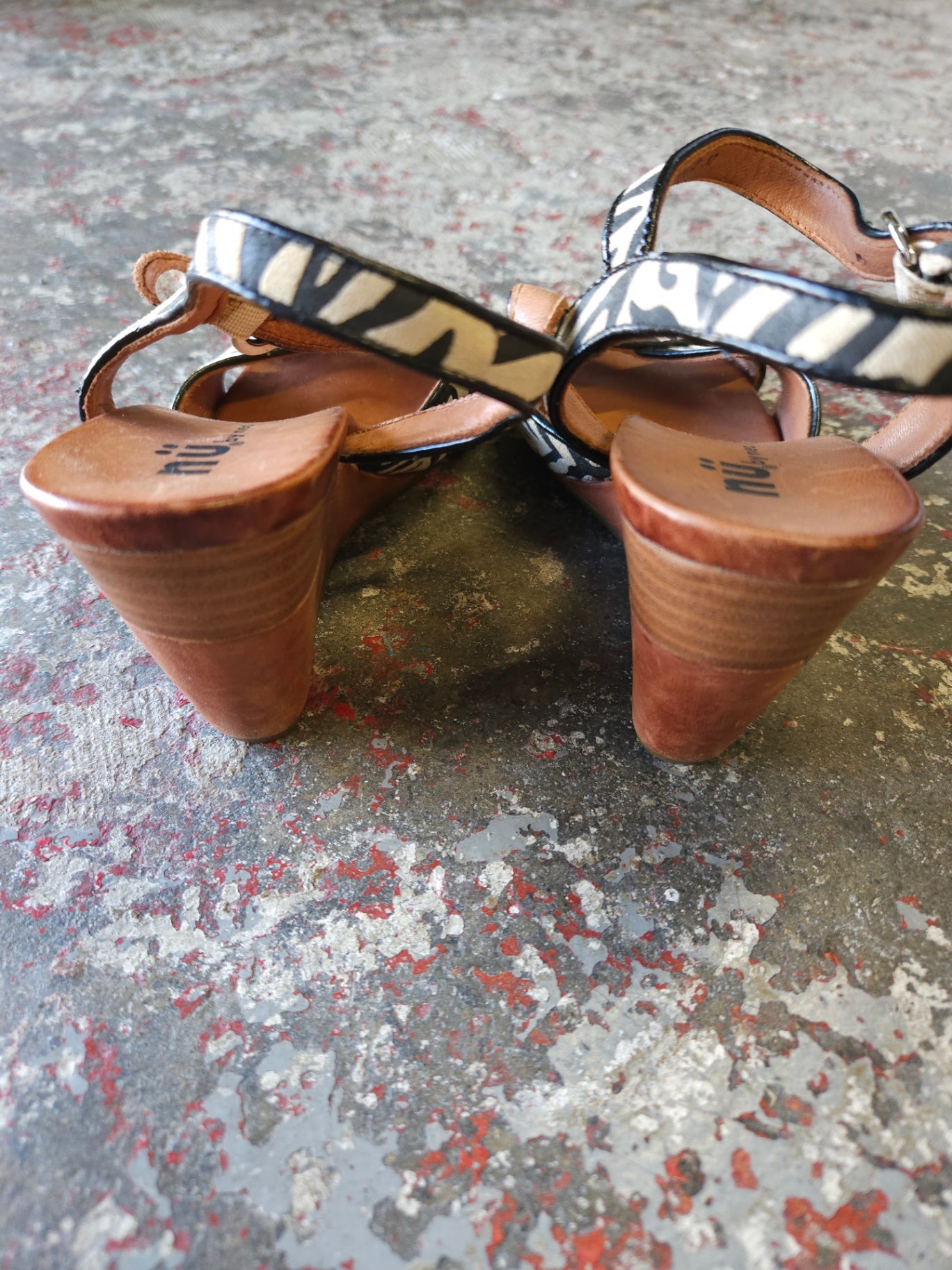 Nü by NEO LEATHER SHOES BEIGE SIZE 37