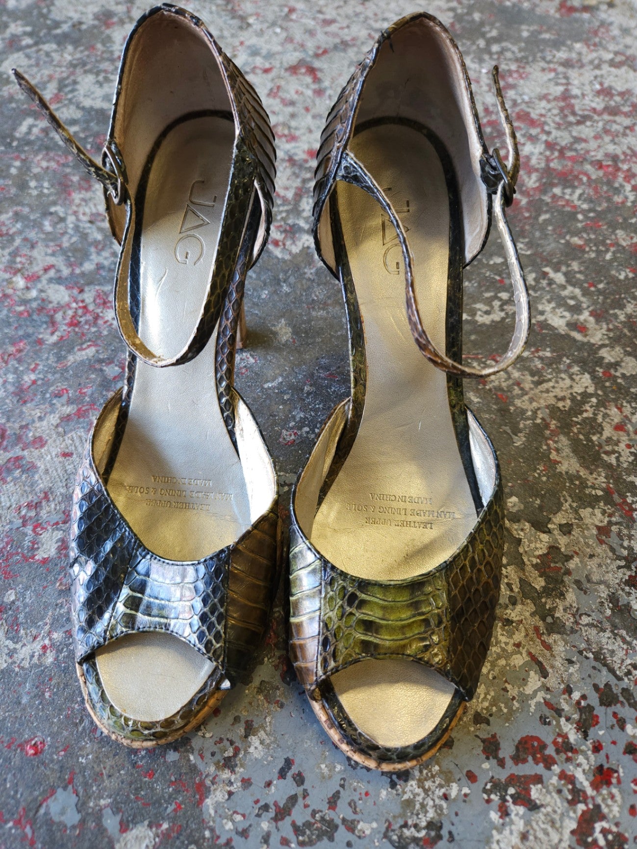 JAG LEATHER HEELS METALLIC SNAKE SIZE 7