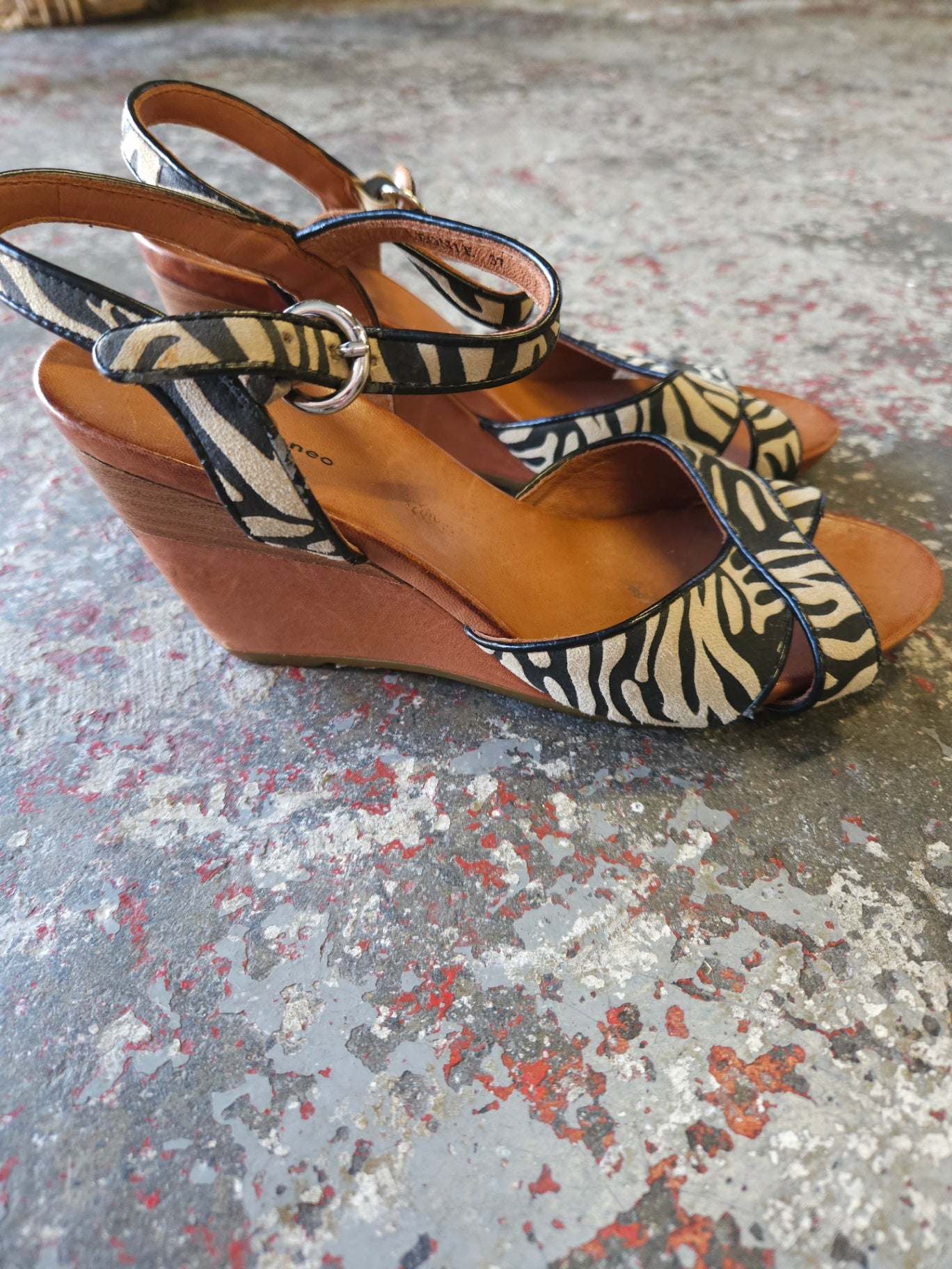 Nü by NEO LEATHER SHOES BEIGE SIZE 37