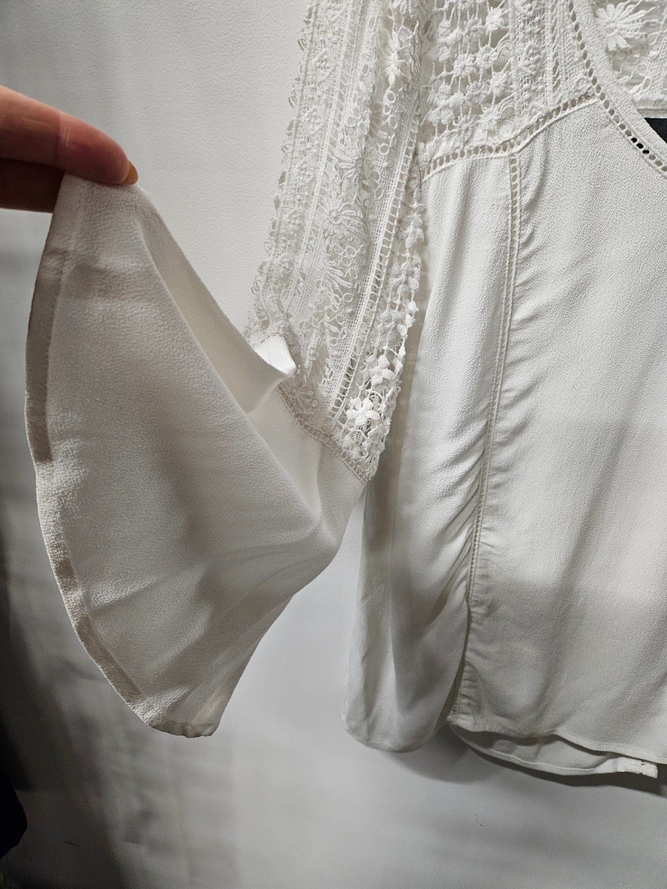MAX CROCHET VISCOSE LONG SLEEVE TOP WHITE SIZE 8