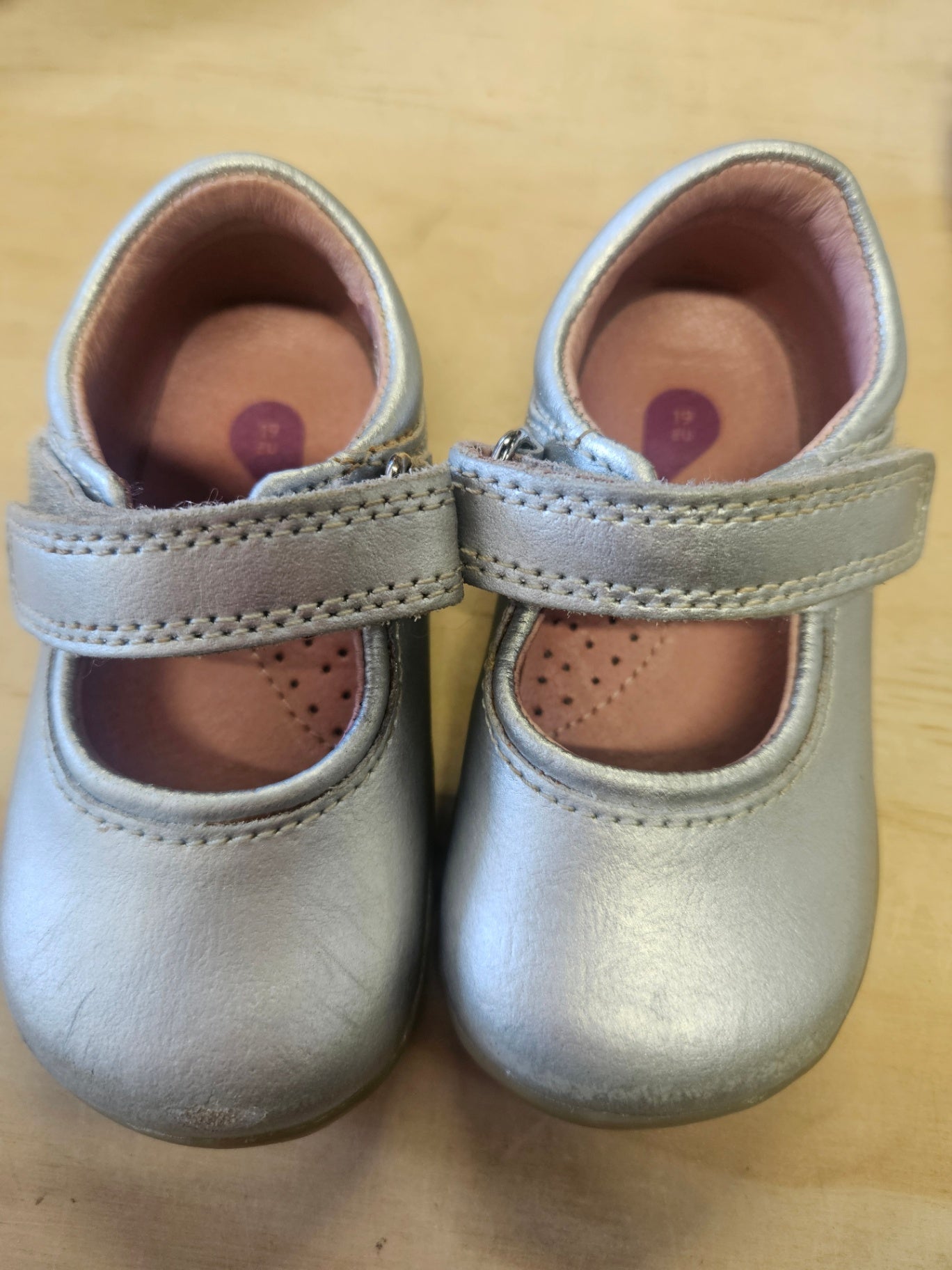 BOBUX LEATHER SHOES SILVER SIZE 19