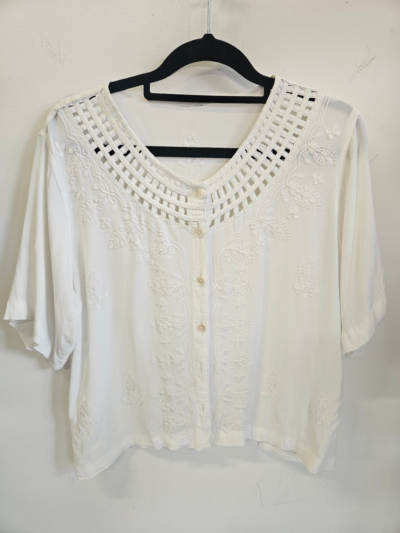 LINEN RAYON SHORT SLEEVE TOP WHITE EMBROIDERED SIZE M