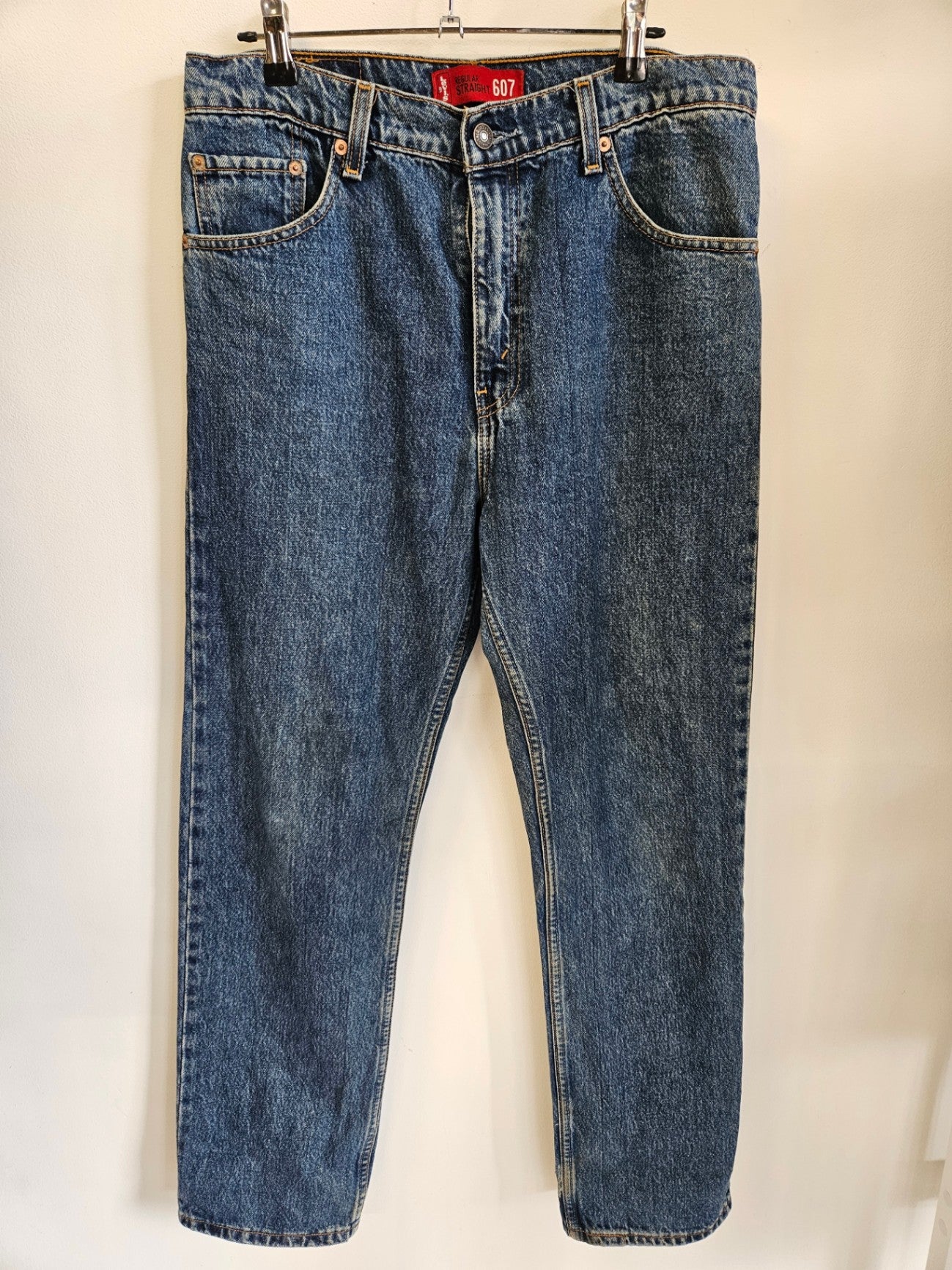 LEVIS DENIM JEANS MID BLUE SIZE 32/30