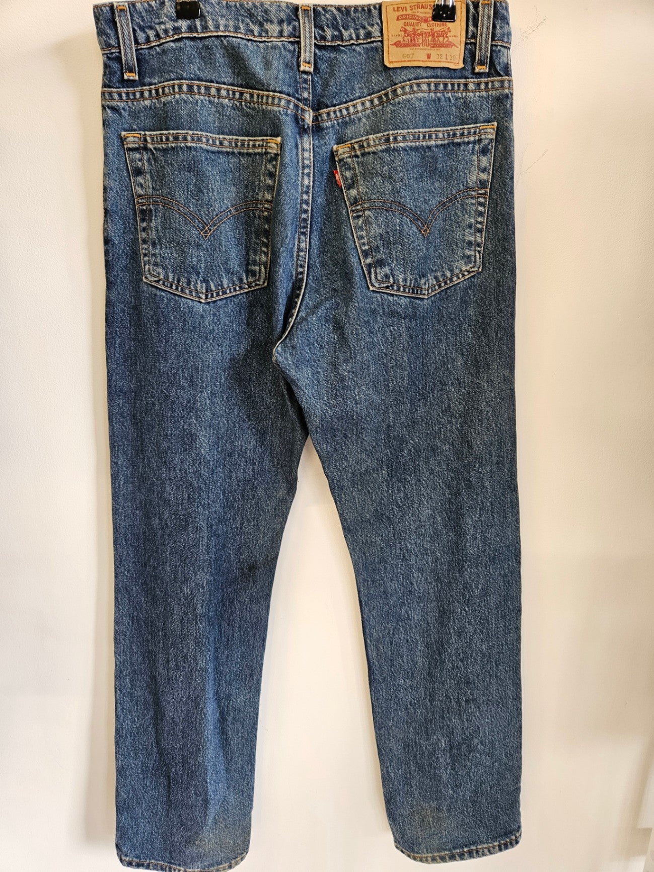 LEVIS DENIM JEANS MID BLUE SIZE 32/30