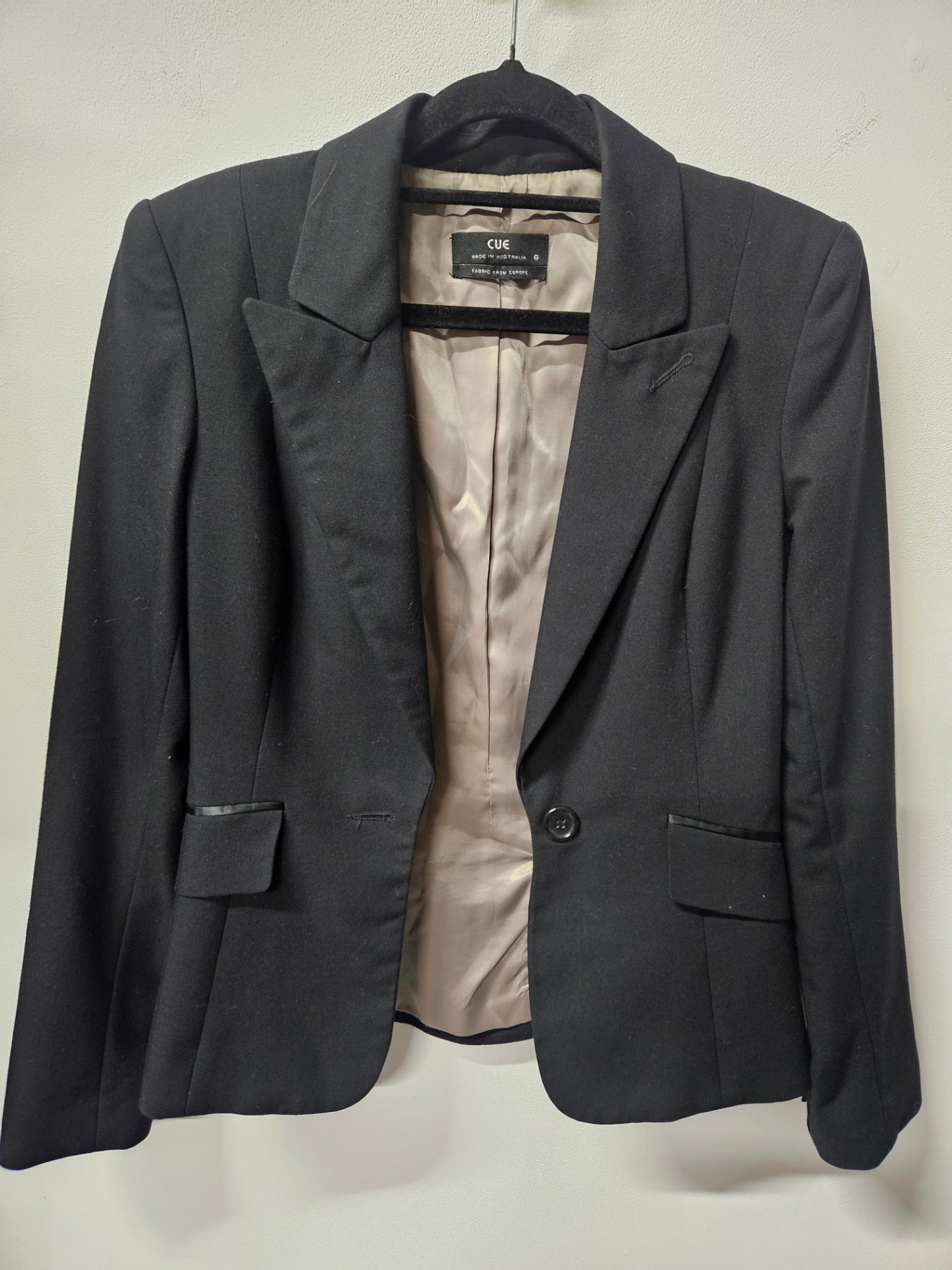 CUE VISCOSE BLEND BLAZER BLACK SIZE 6