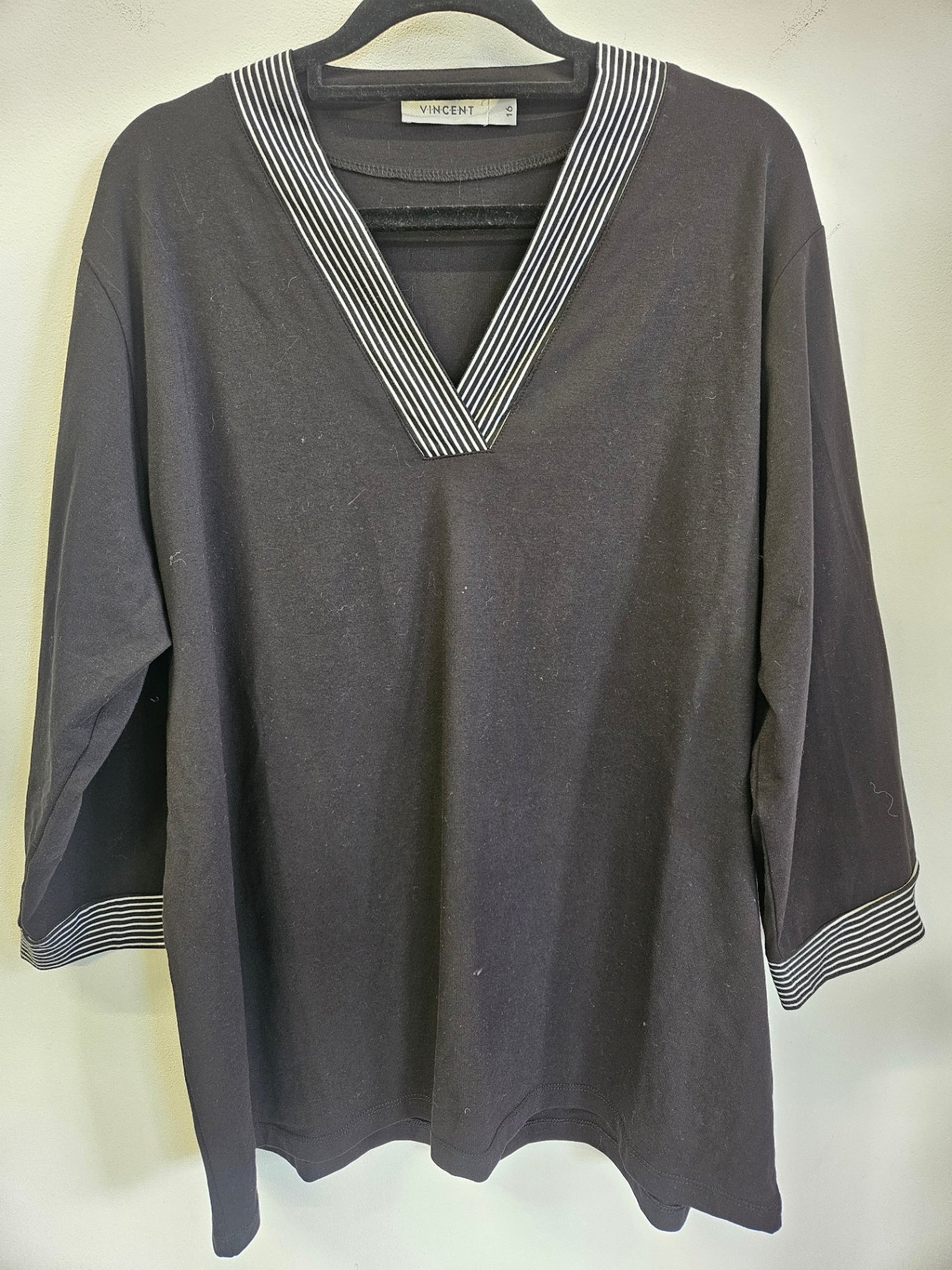 VINCENT LONG SLEEVE TOP BLACK WITH STRIPE CUFF SIZE 16