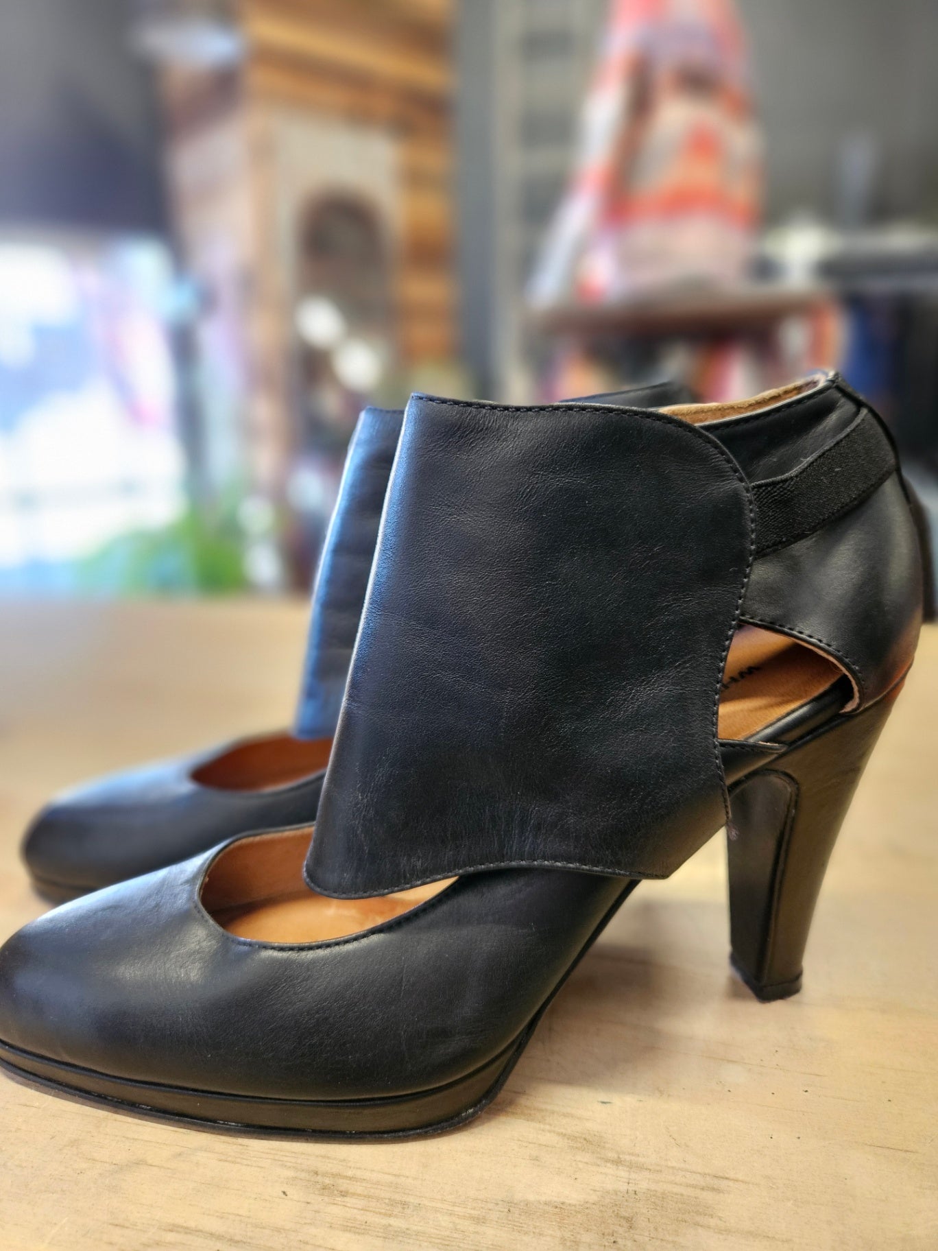 WHYRED LEATHER HEELS BLACK SIZE 39