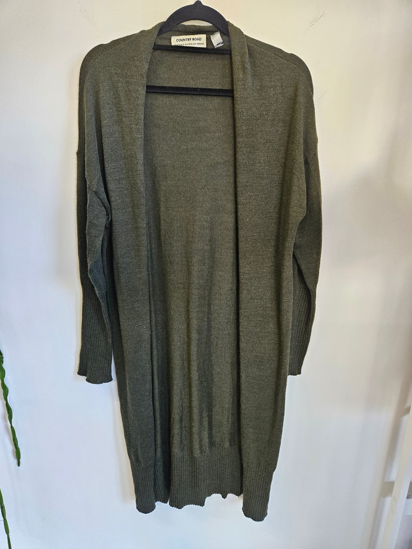 COUNTRY ROAD MERINO CARDIGAN KHAKI SIZE M