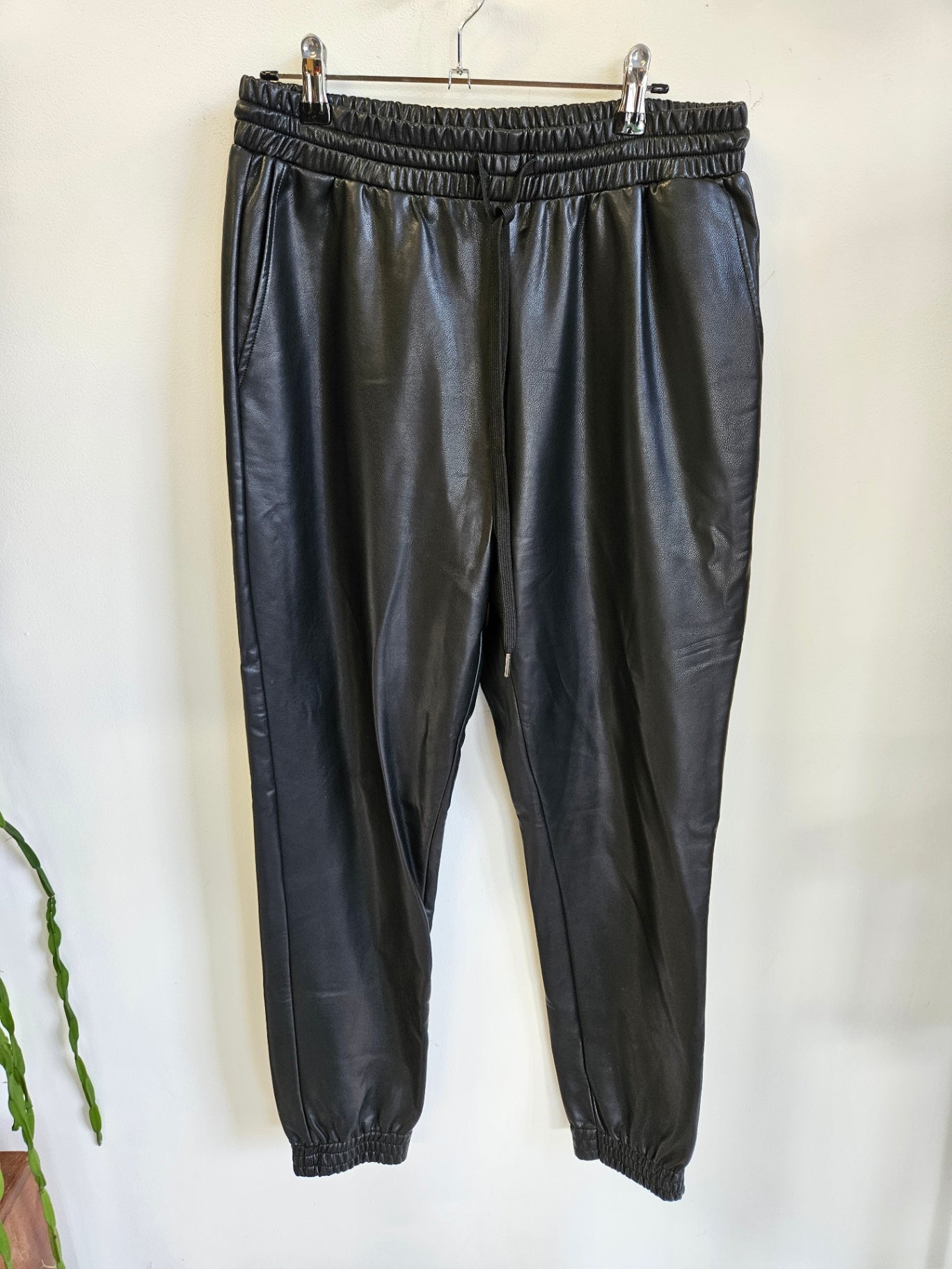 STELLA AND GEMMA FAUX LEATHER JOGGER PANTS BLACK SIZE M