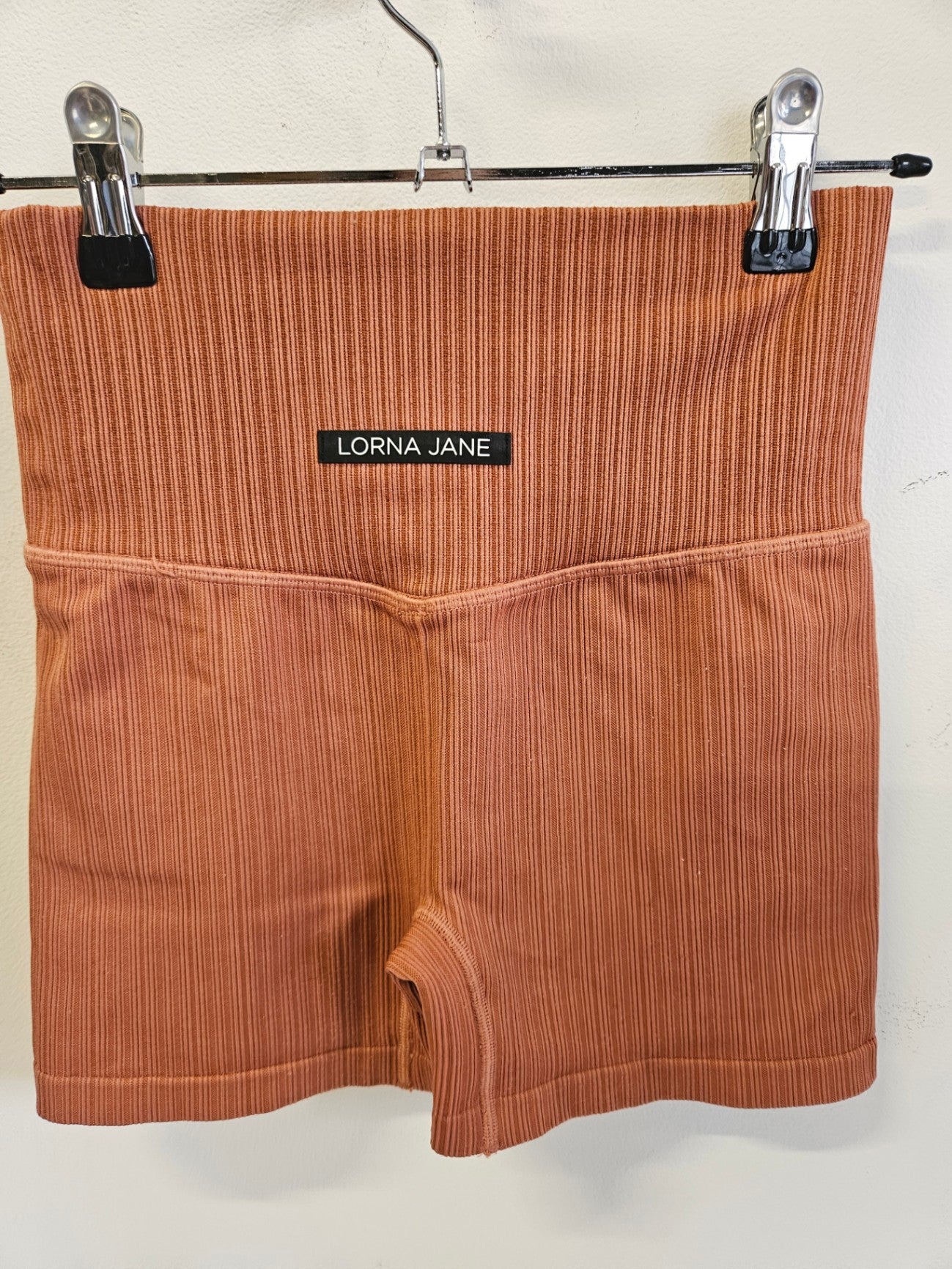 LORNA JANE RIBBED SHORTS TERRACOTTA SIZE XS