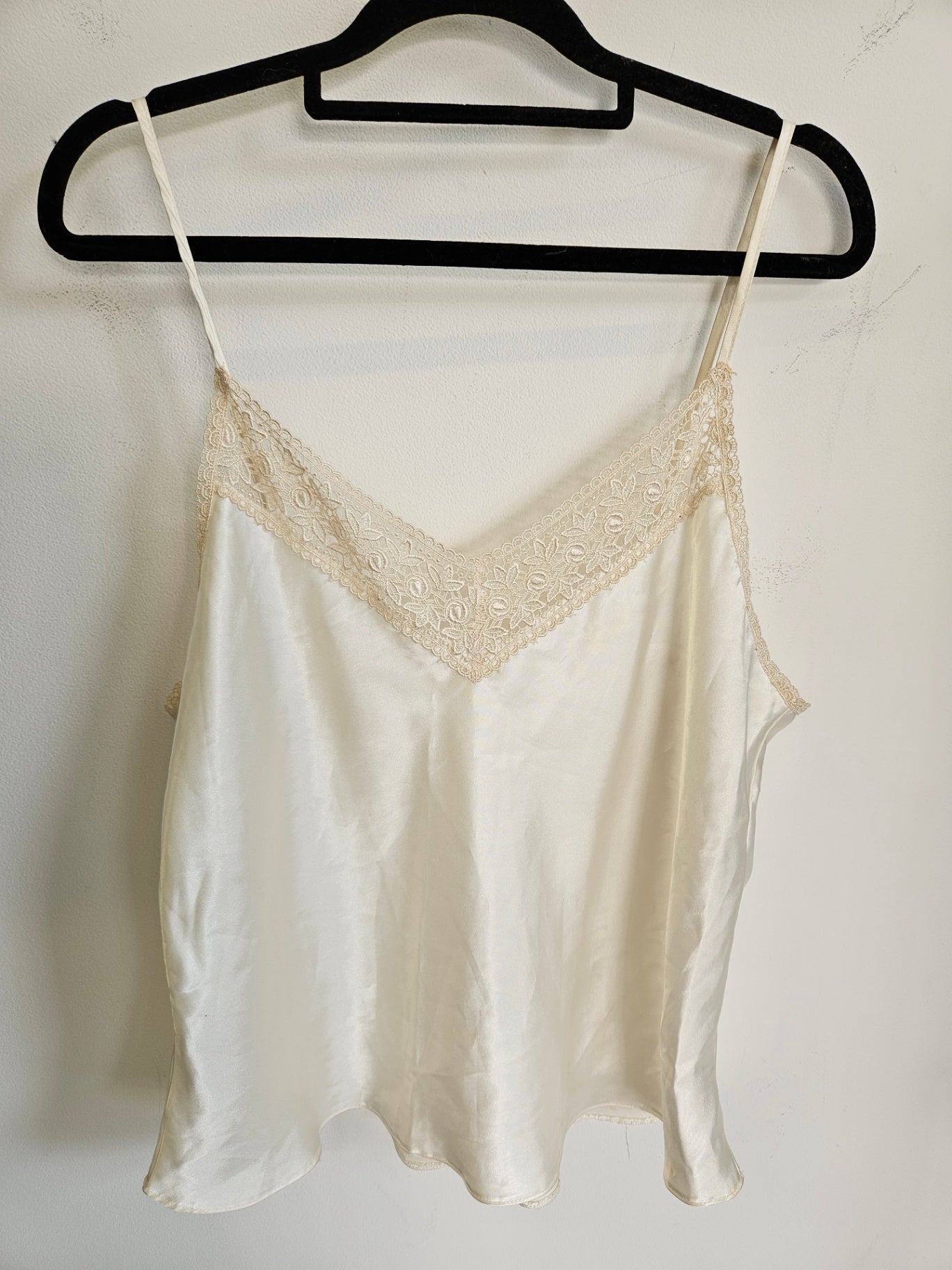 ANNALIESE SATIN SLIP TOP CREAM SIZE 16