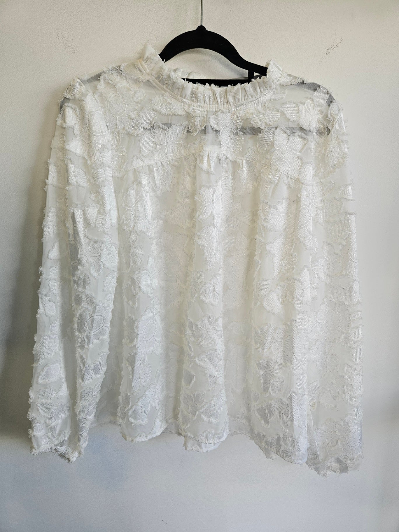 DECJUBA FEATHERED SATIN LONG SLEEVE TOP WHITE SIZE 8