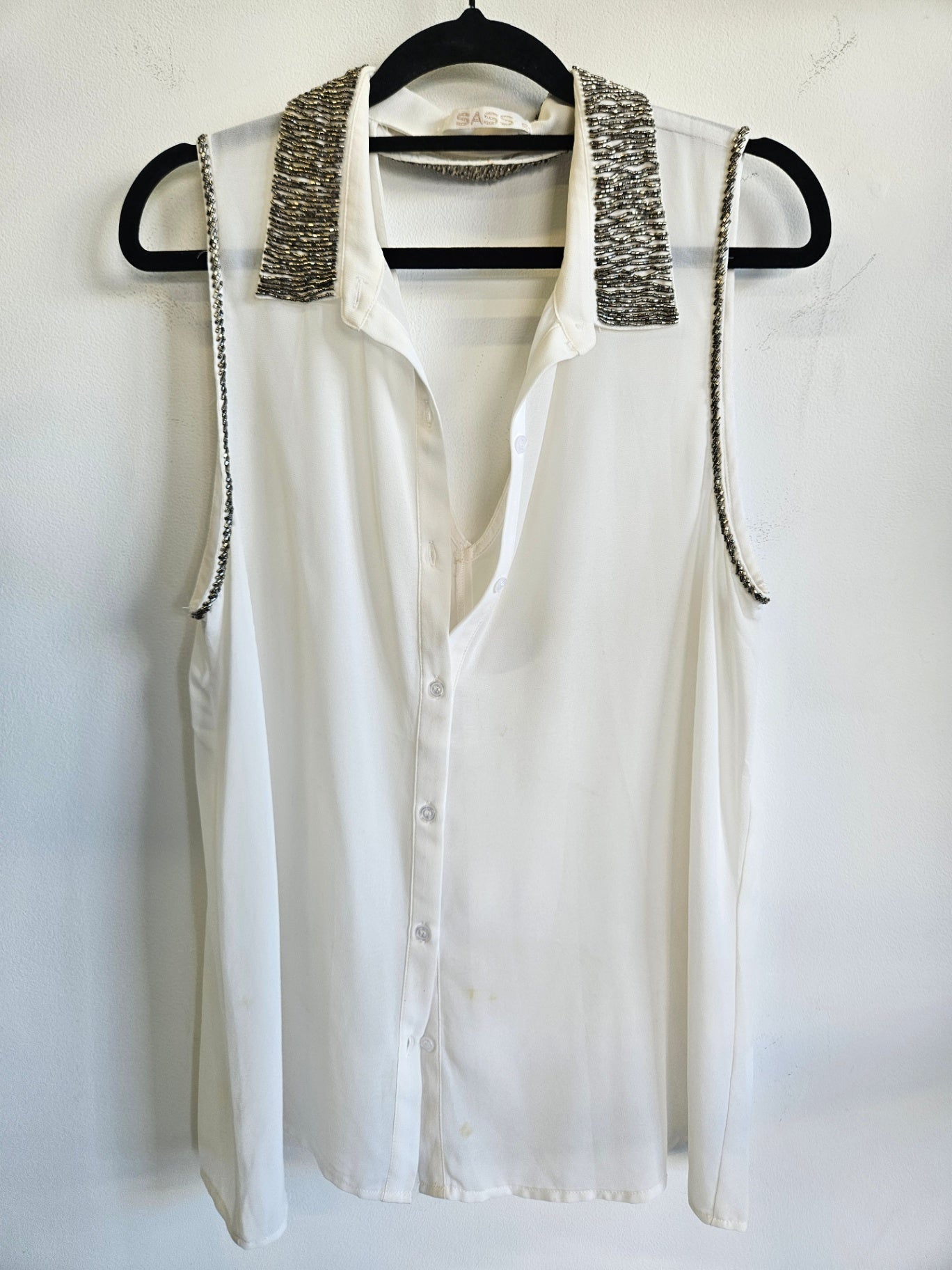 SASS CHIFFON SLEEVELESS TOP WHITE SEQUINNED COLLAR SIZE M