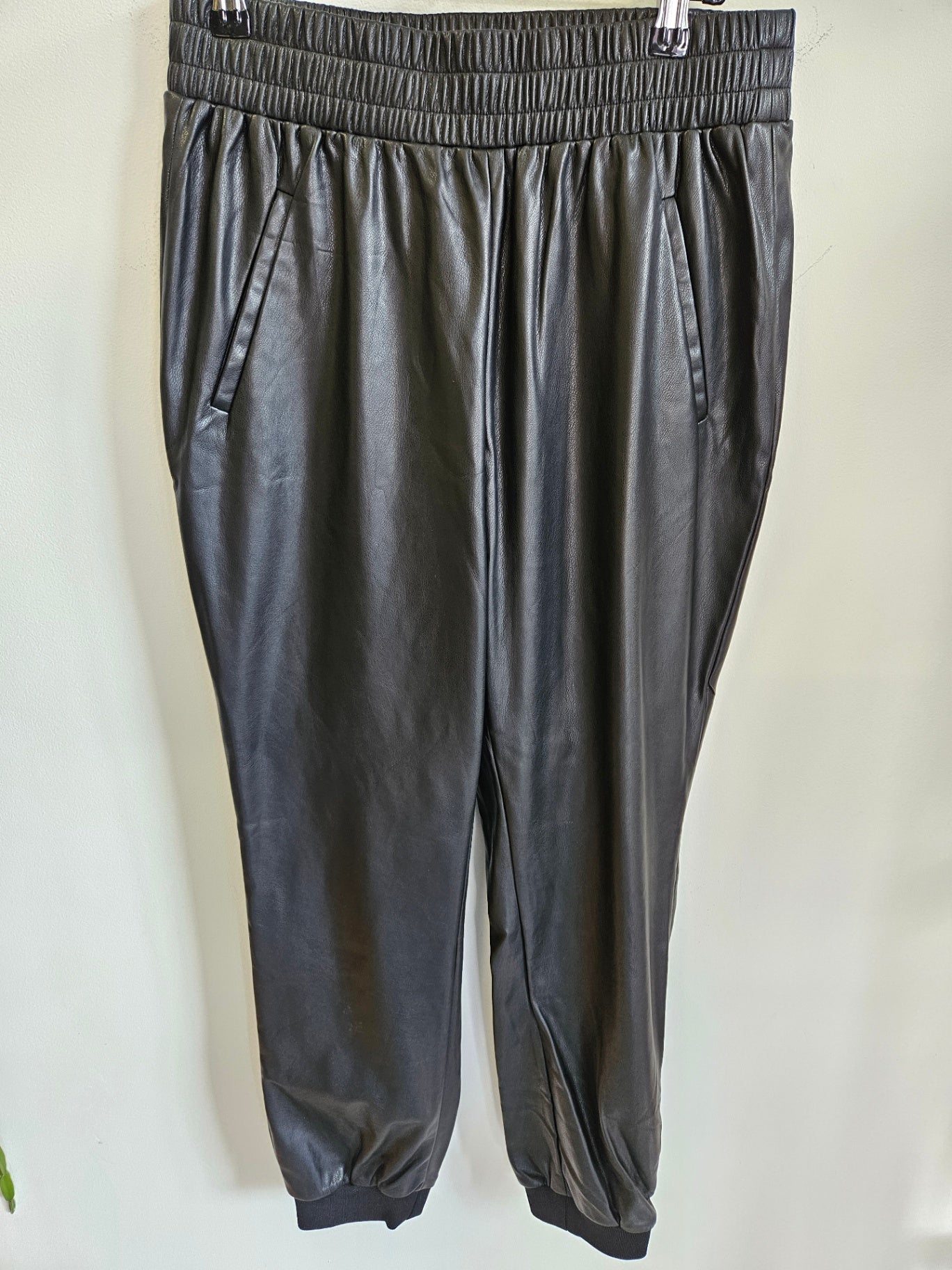 DKNY FAUX LEATHER JOGGER PANTS BLACK SIZE S