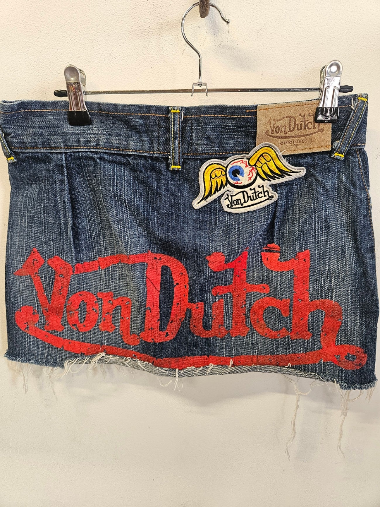 VON DUTCH DENIM MINI SKIRT DARK BLUE PAINTED YELLOW STITCH SIZE S