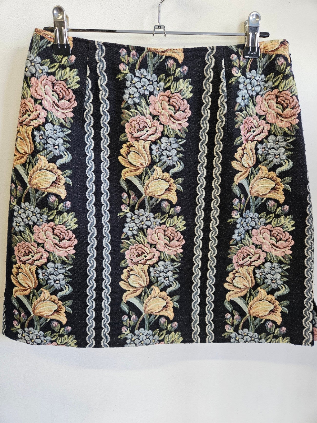 UNKNOWN BRAND COTTON BLEND MINI SKIRT BLACK FLORAL SIZE M