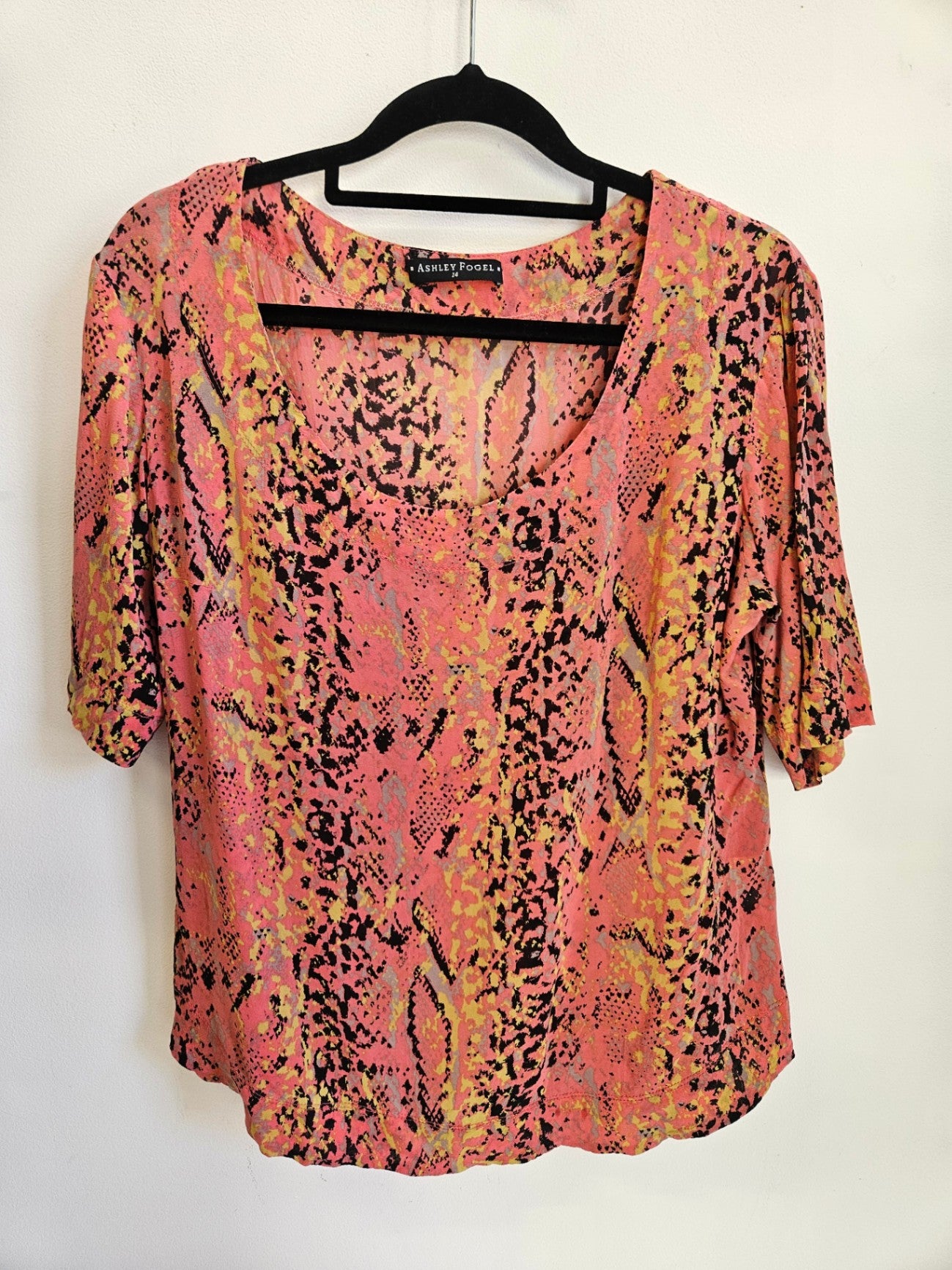 ASHLEY FOGEL SILK SHORT SLEEVE TOP PINK SNAKE SIZE 14
