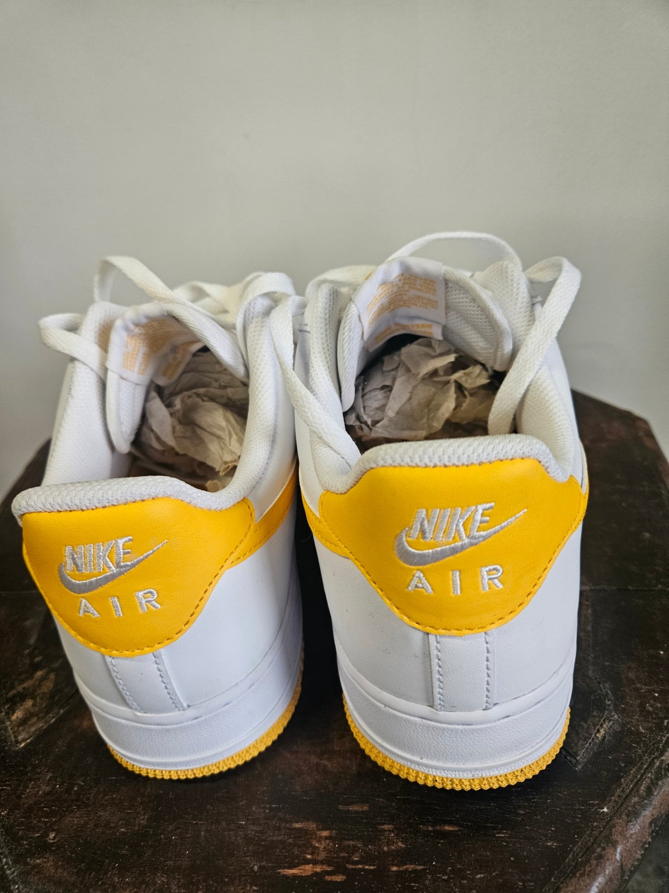 NIKE AIR FORCE LEATHER SHOES YELLOW WHITE SIZE 12US