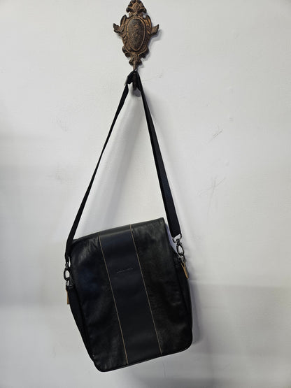 CHIVAS LEATHER LOOK CROSSBODY MANBAG BLACK SIZE