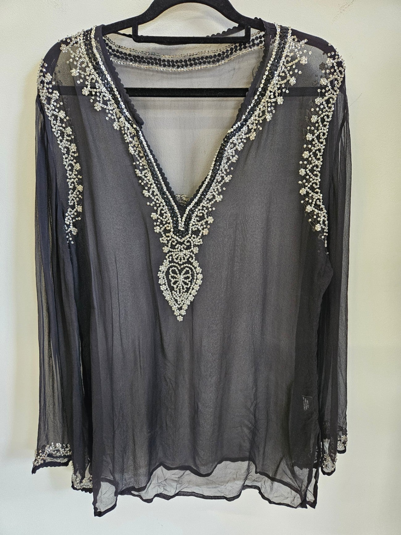 SILK SEQUINNED LONG SLEEVE TOP BLACK DIAMANTE SIZE 12