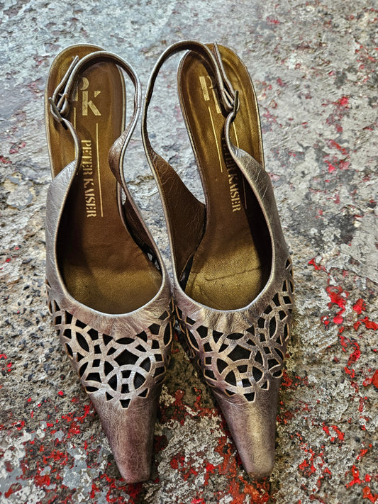 PETER KEISER LEATHER KITTEN HEELS SILVER SIZE 7