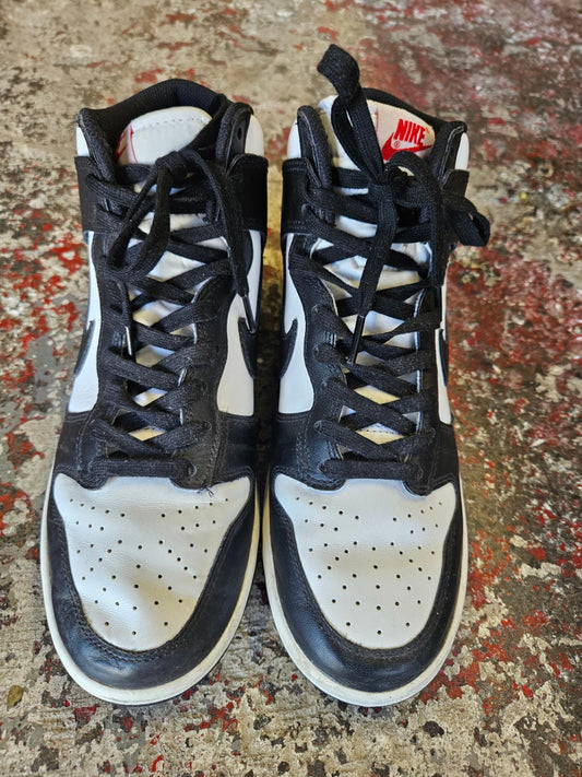 NIKE LEATHER HI TOP SNEAKERS BLACK AND WHITE SIZE 8US