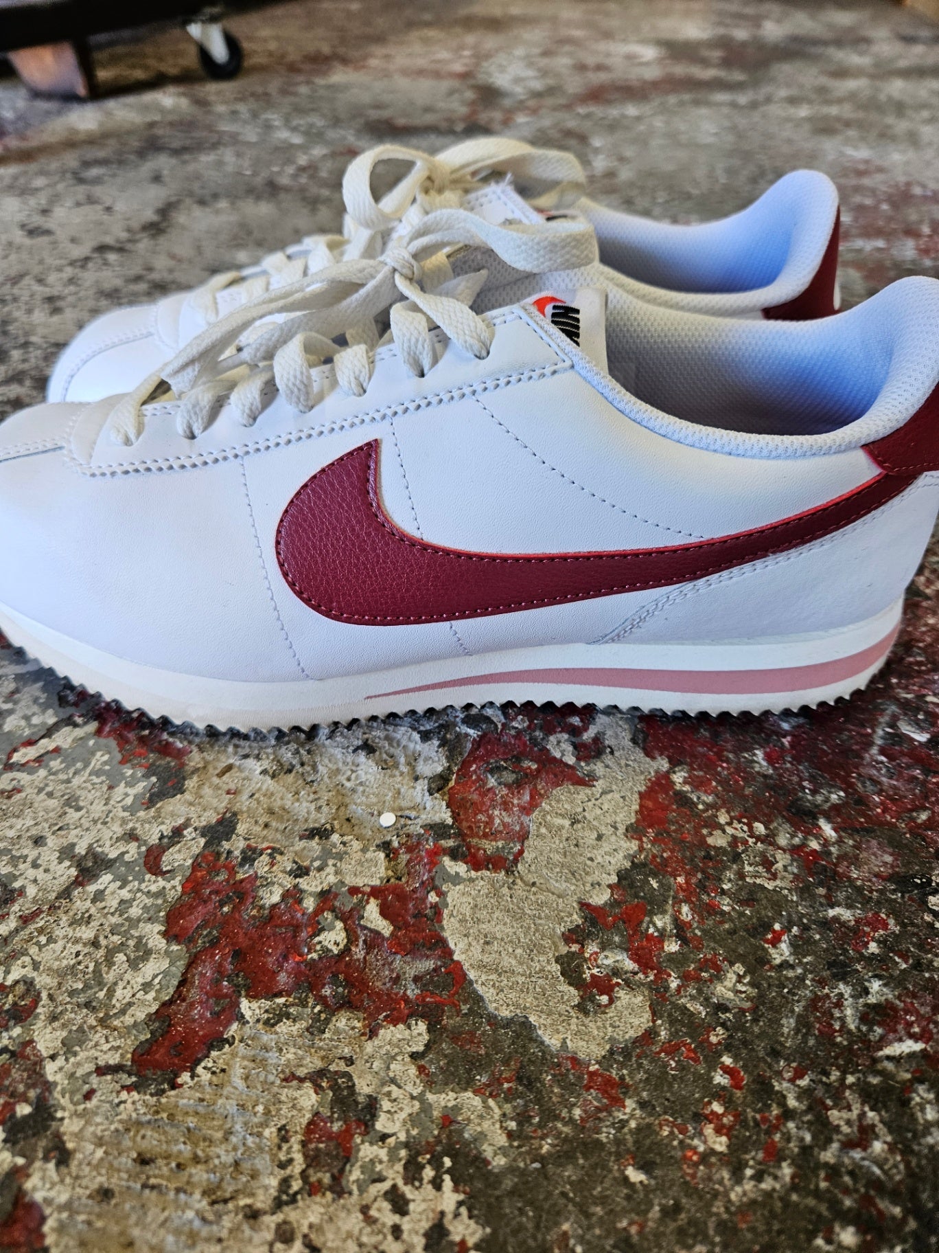 NIKE CORTEZ LEATHER SNEAKERS WHITE BURGUNDY PINK SIZE 10US