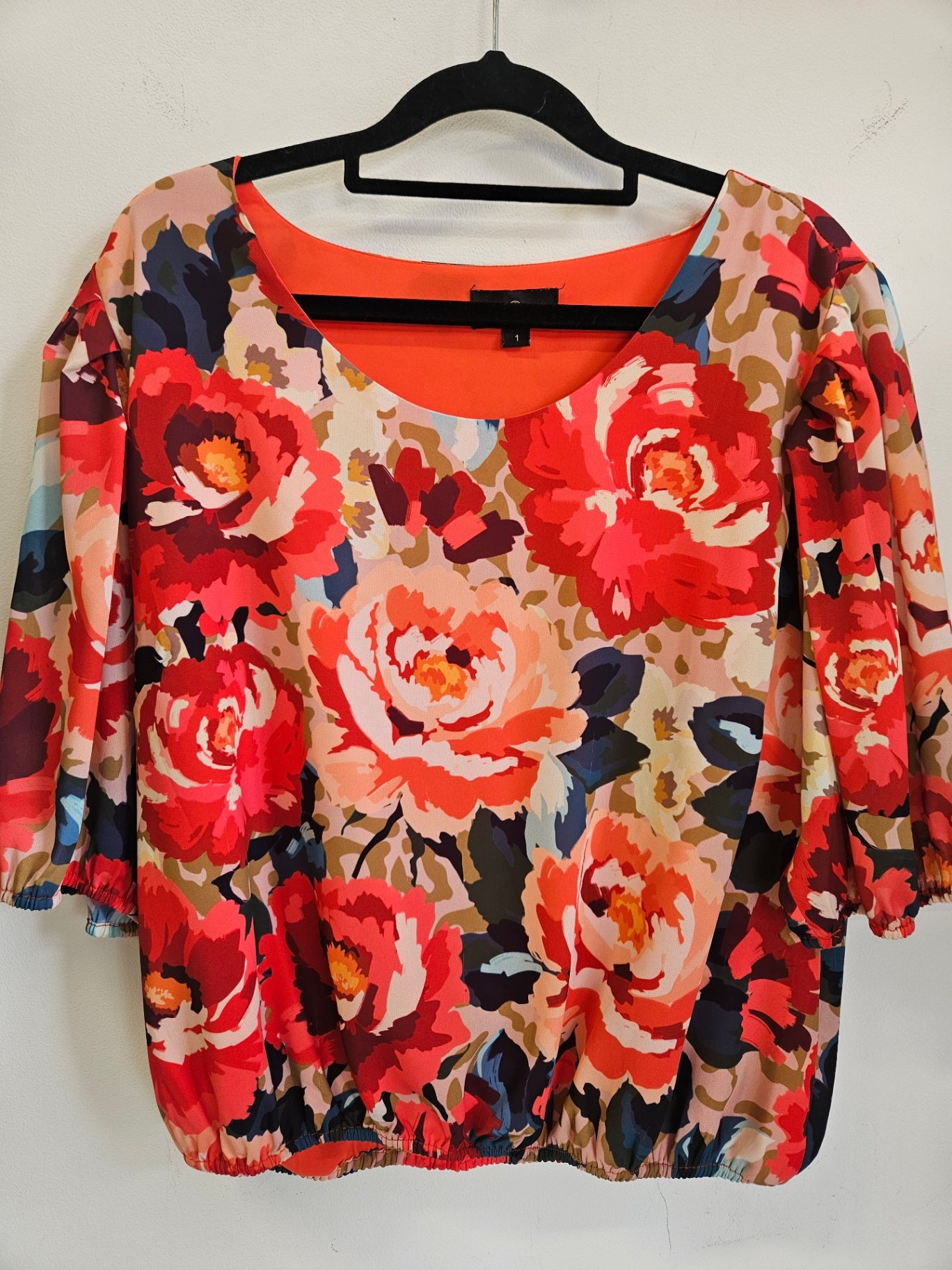 STELLA ROYAL SATIN SHORT SLEEVE TOP RED FLORAL SIZE XL