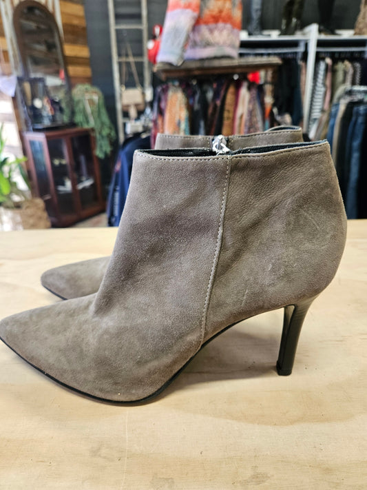 PAIR SUEDE ANKLE BOOTS TAUPE SIZE 40