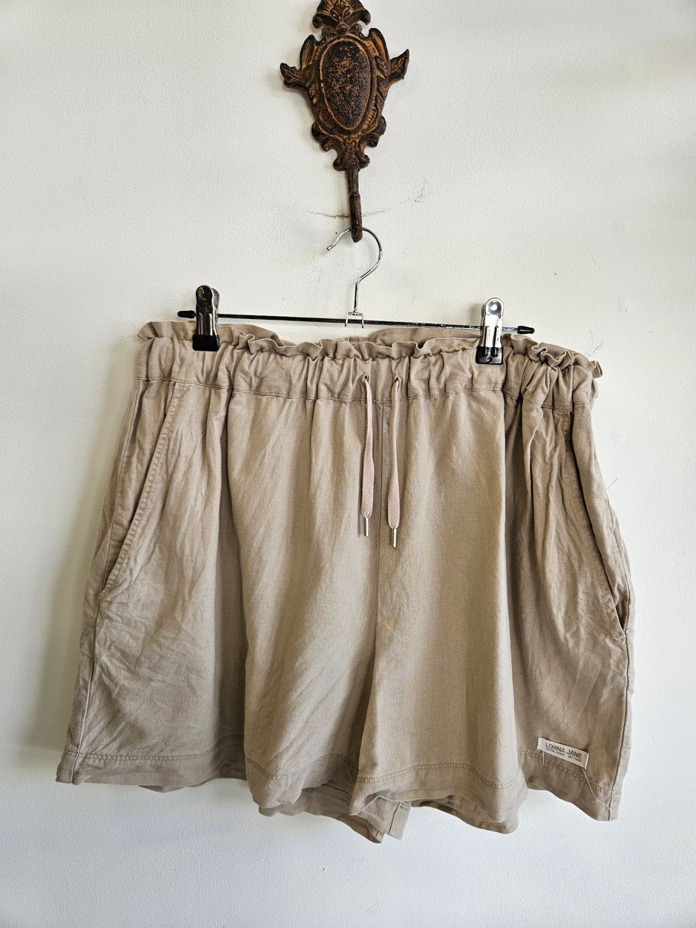 LORNA JANE COTTON SHORTS BEIGE SIZE 12