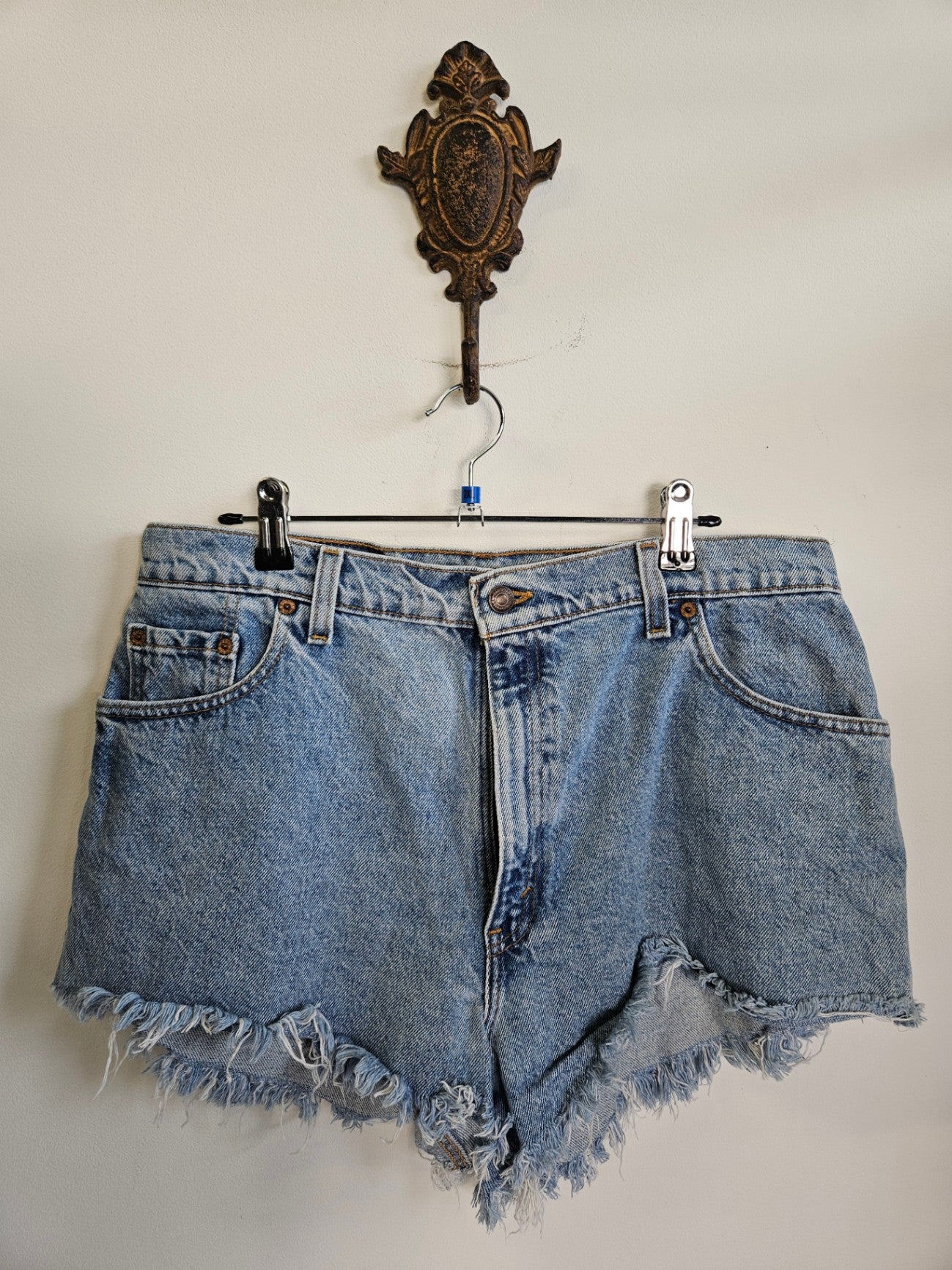 LEVIS DENIM SHORTS LIGHT BLUE FRAY SIZE 16