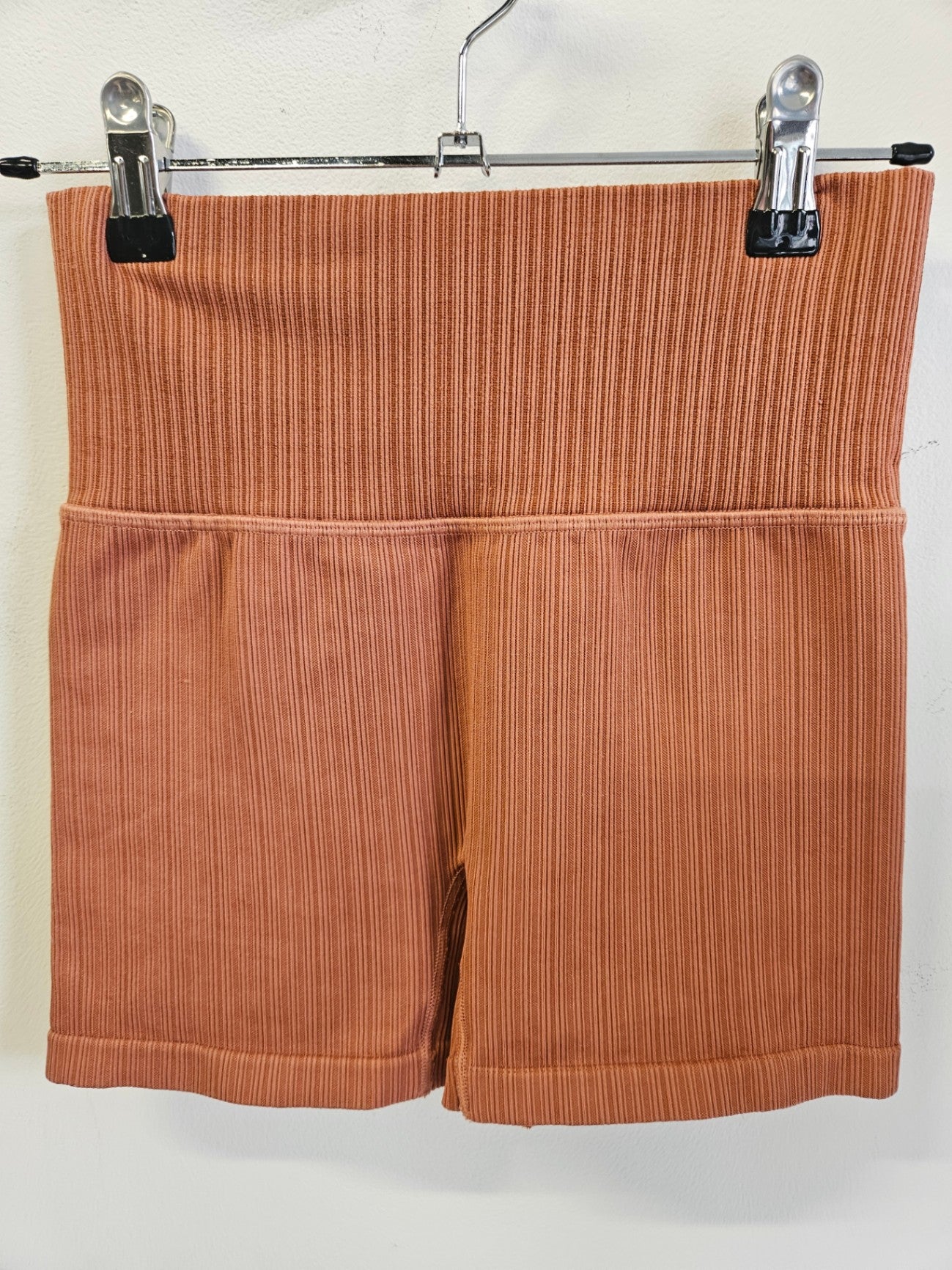 LORNA JANE RIBBED SHORTS TERRACOTTA SIZE XS