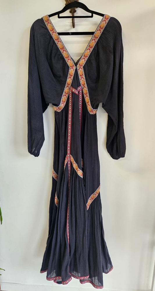 TIGERLILY COTTON LONG SLEEVE MAXI DRESS NAVY WITH EMROIDERED DETAIL SIZE 8