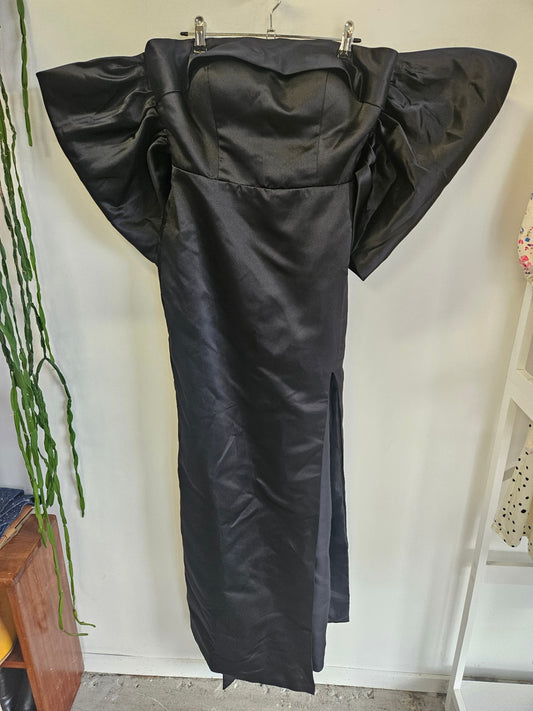 UNBRANDED SATIN FORMAL GOWN BLACK SIZE 12