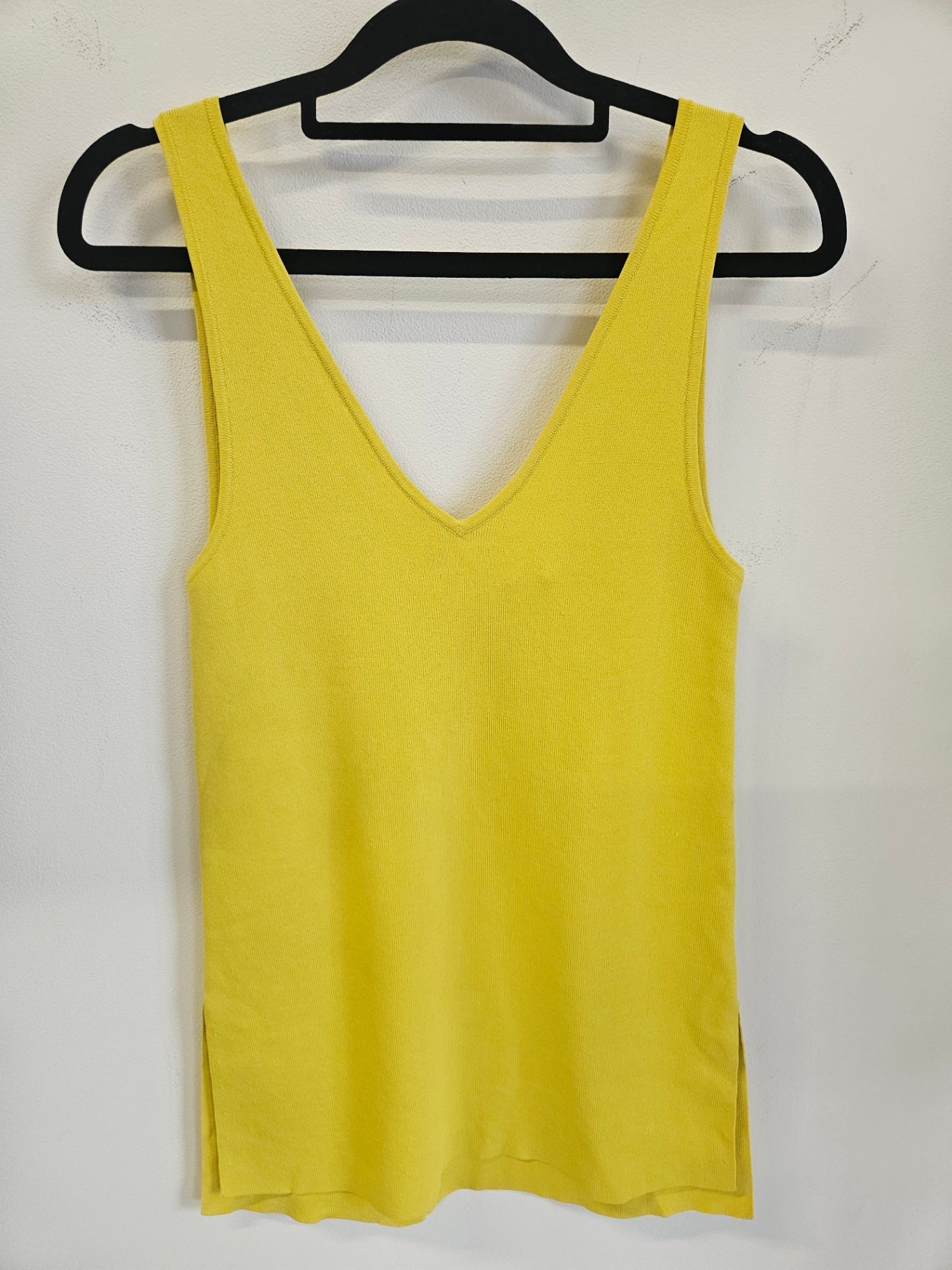 WITCHERY VISCOSE BLEND SLEEVELESS TOP Yellow SIZE S