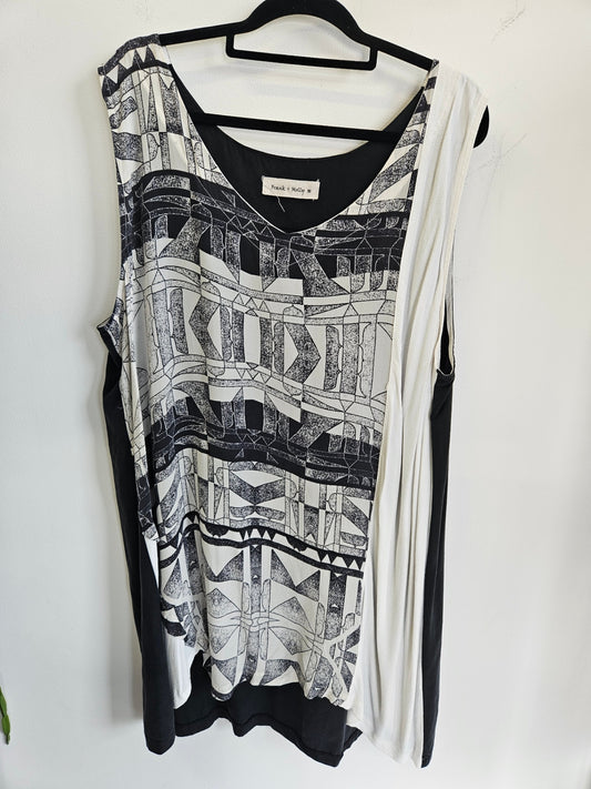 FRANK AND MOLLY SILK SLEEVELESS TOP BLACK AND WHITE ABSTRACT SIZE VISCOSE SILK TENCEL