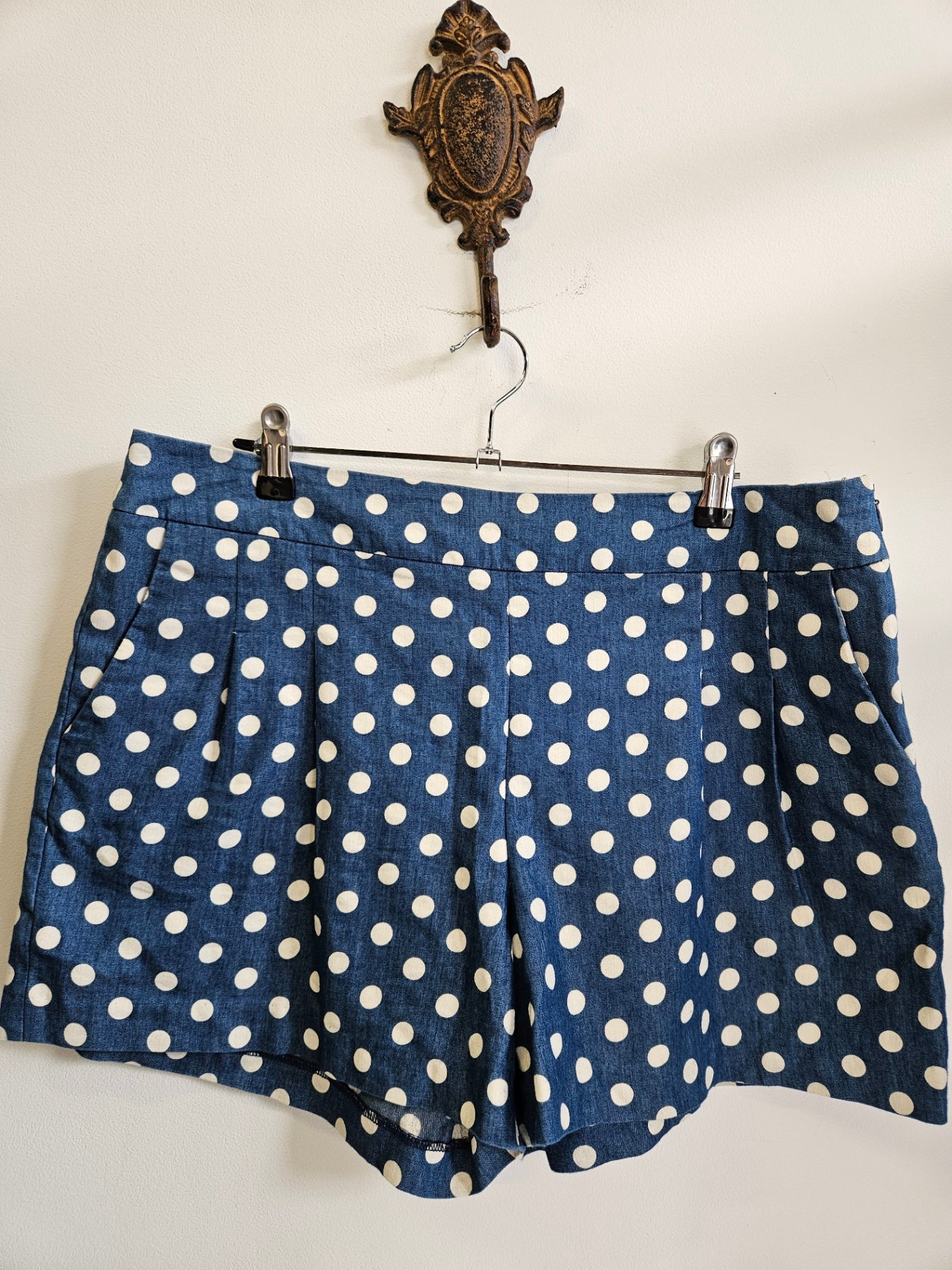 KAREN WALKER HI THERE COTTON BLEND SHORTS DENIM BLUE WHITE POLKA DOT SIZE 14