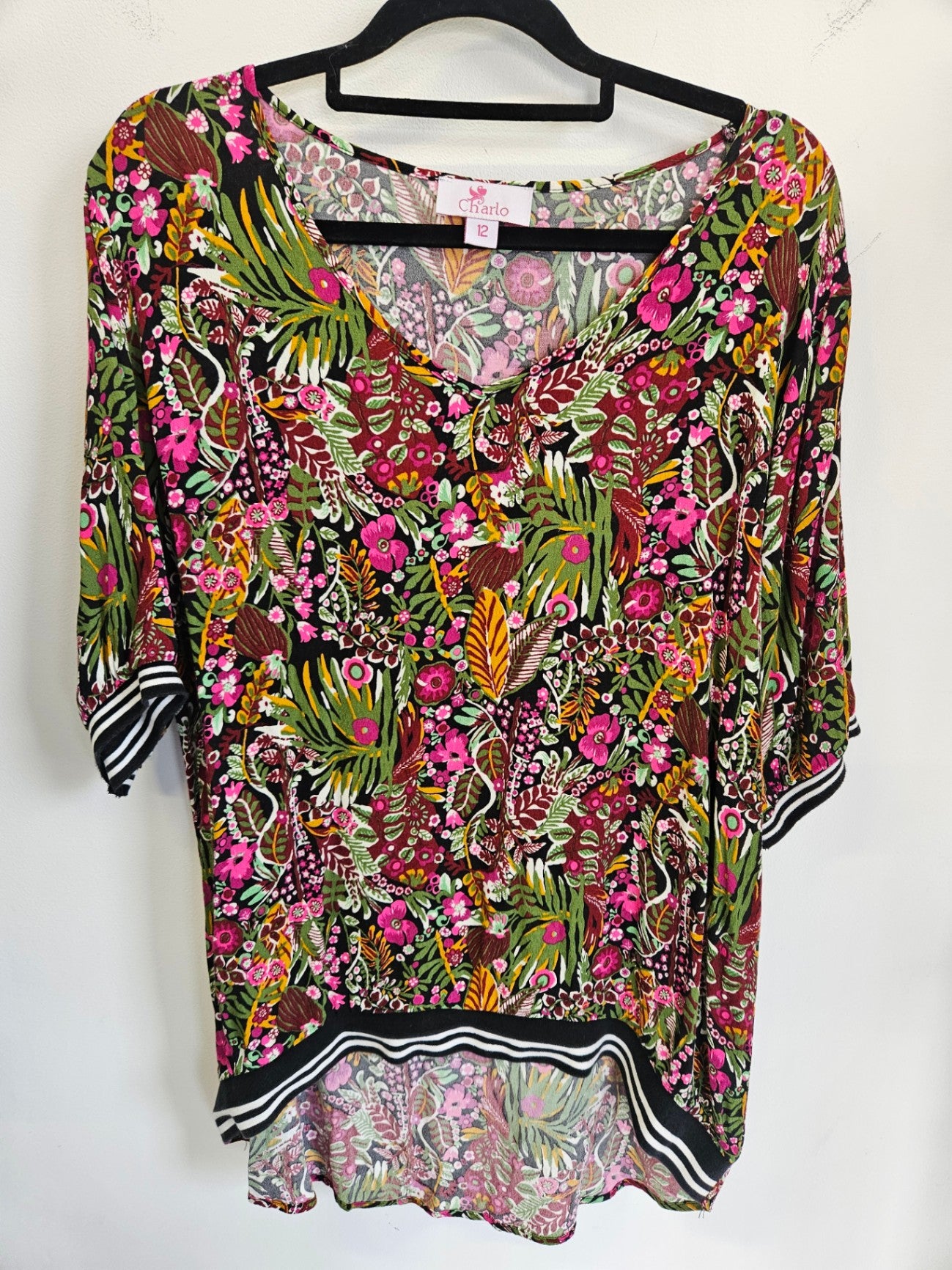 CHARLO VISCOSE SHORT SLEEVE TOP BRIGHT FLORAL SIZE 12