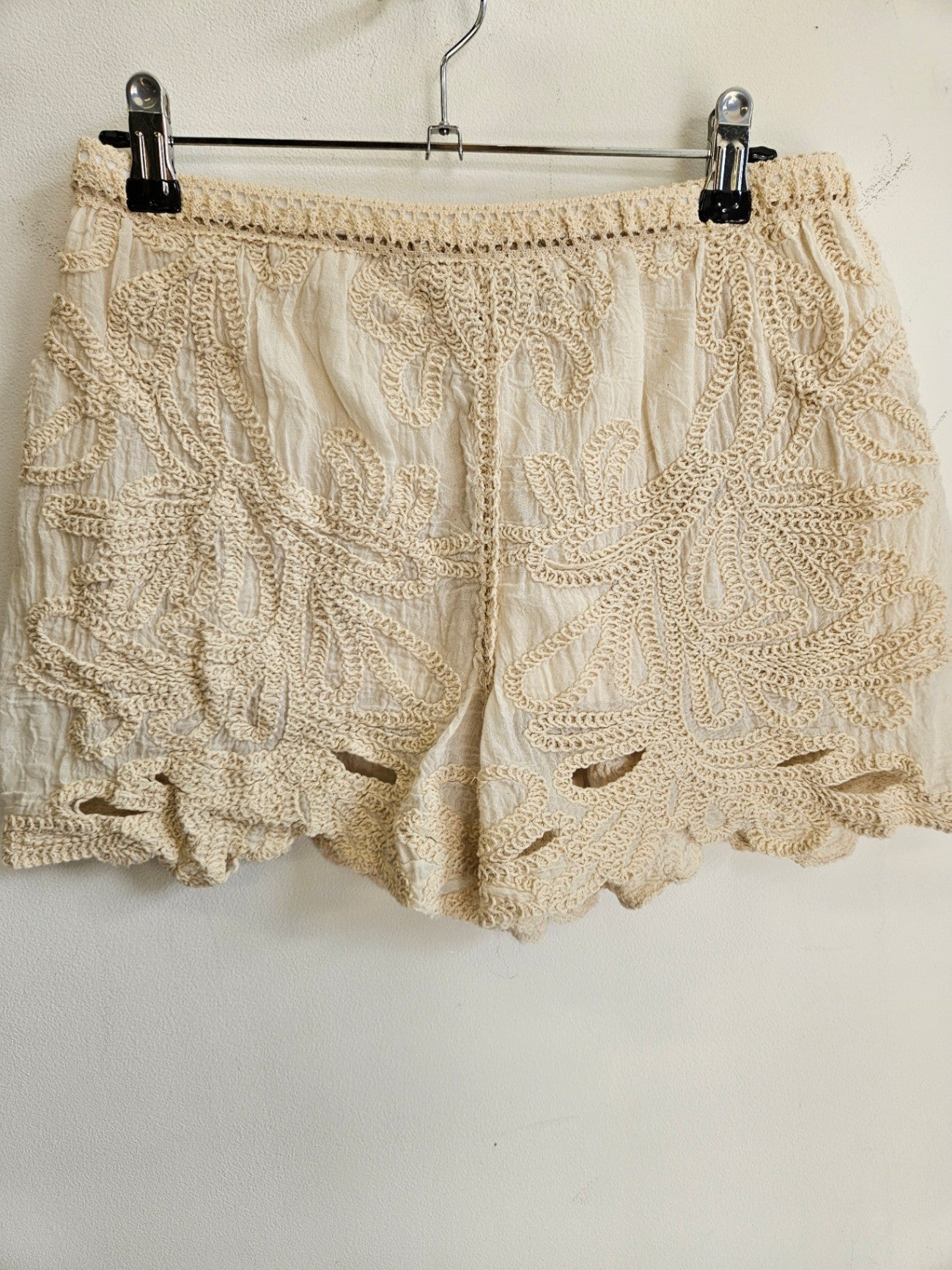 UNBRANDED LINEN CROCHET SHORT AND TOP SET CREAM SIZE M