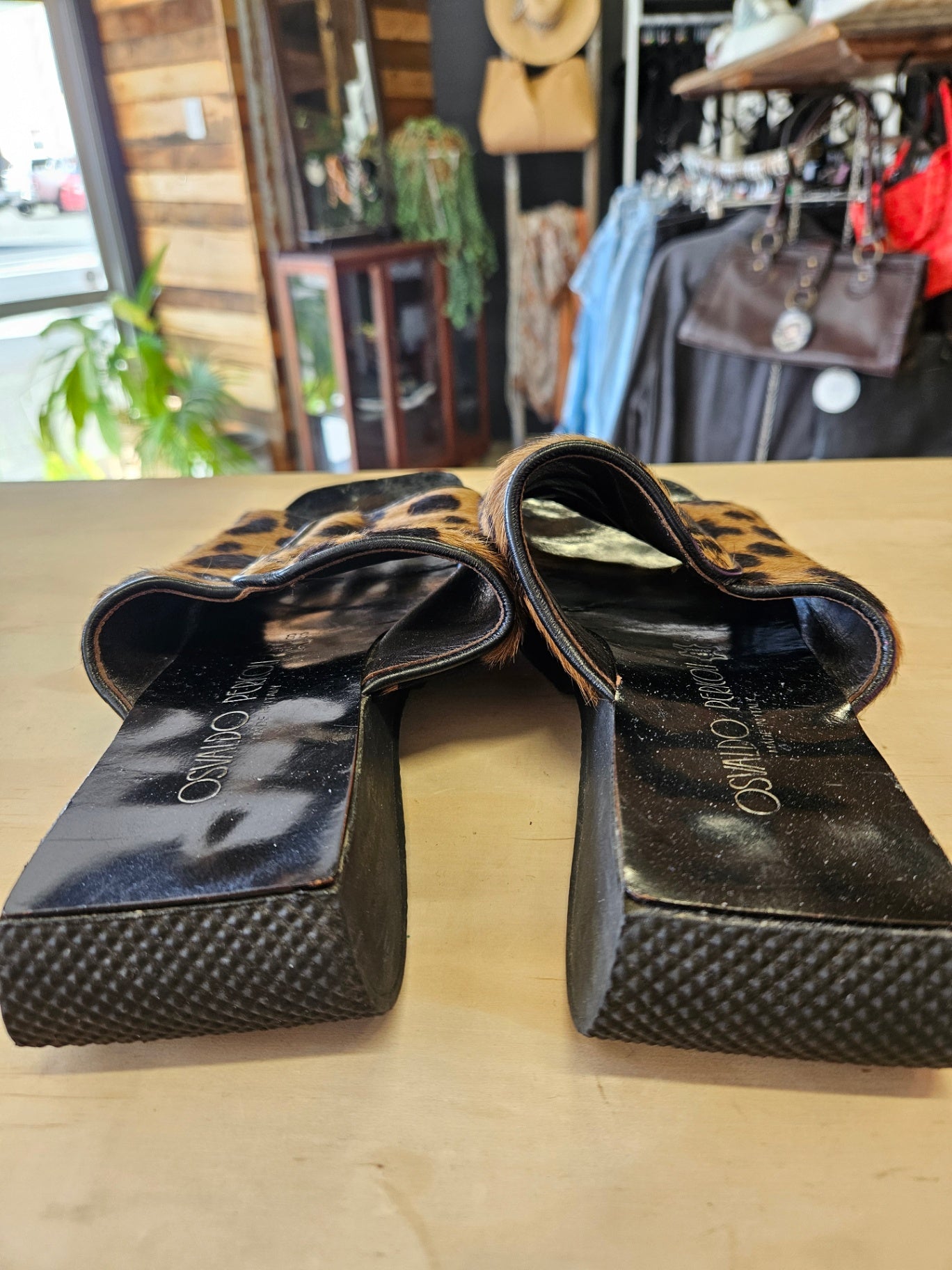 OSWALDO PERICOLI FUR FLAT SLIDES CHEETAH PRINT SIZE 38