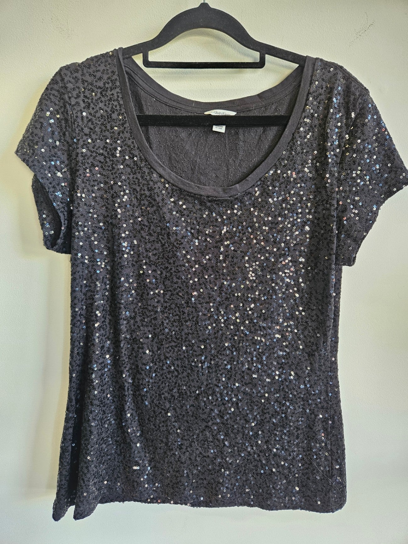 CALVIN KLEIN SEQUINNED SHORT SLEEVE TOP BLACK SIZE M