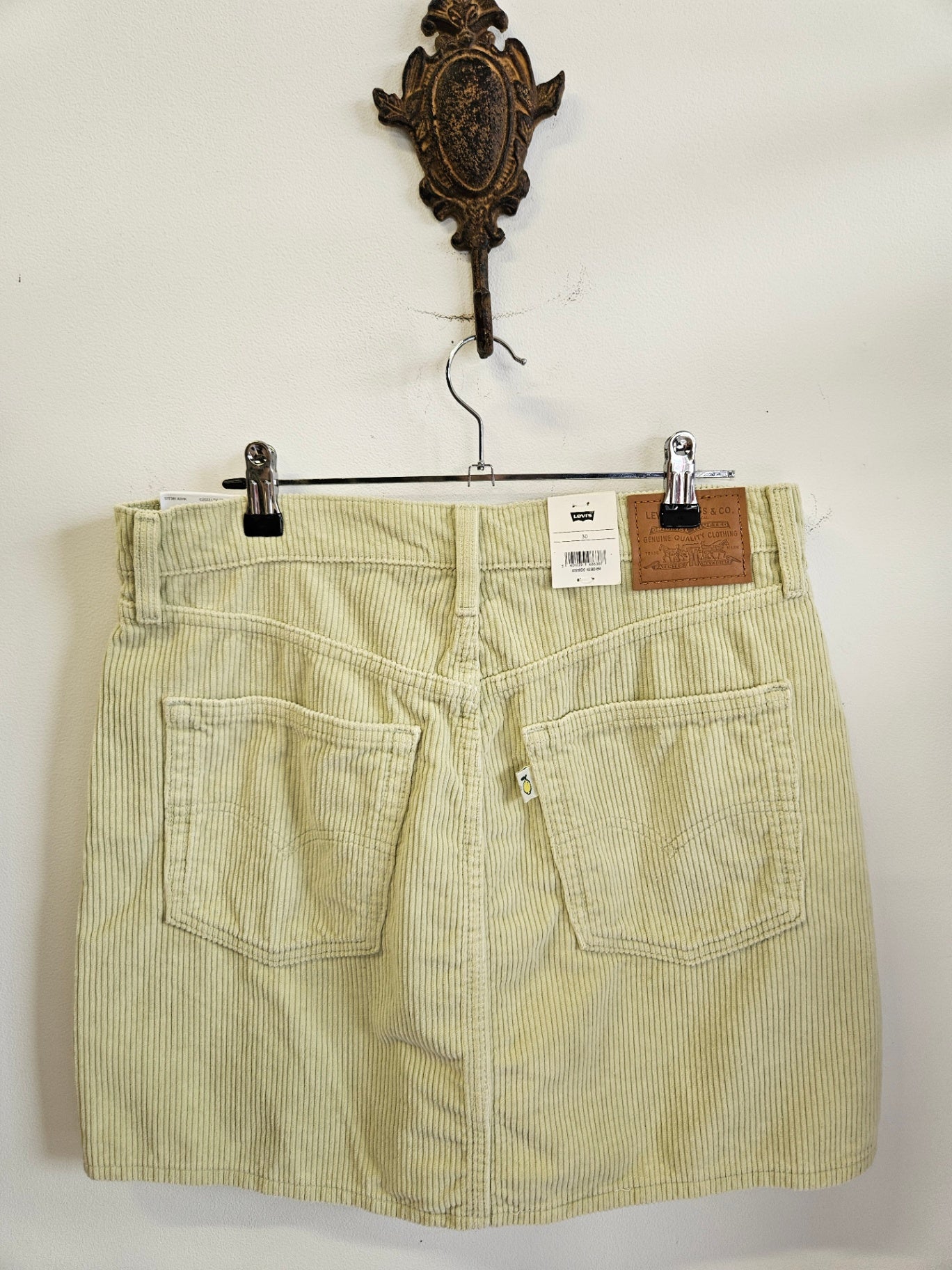 LEVIS FRESH CORDUROY SKIRT PISTACHIO SIZE 12