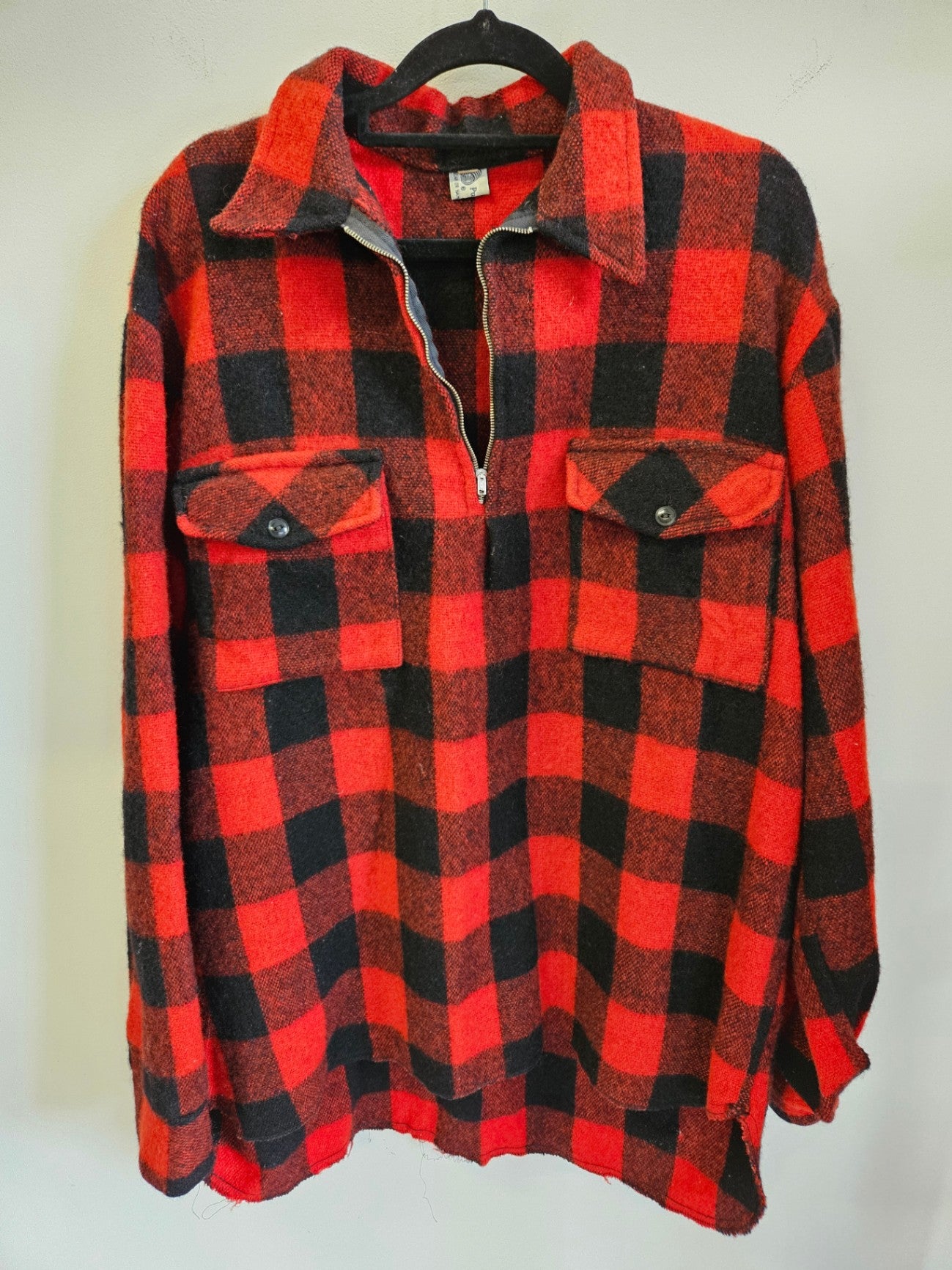 UNBRANDED WOOL SWEATSHIRT RED BLACK CHECKERED SIZE S